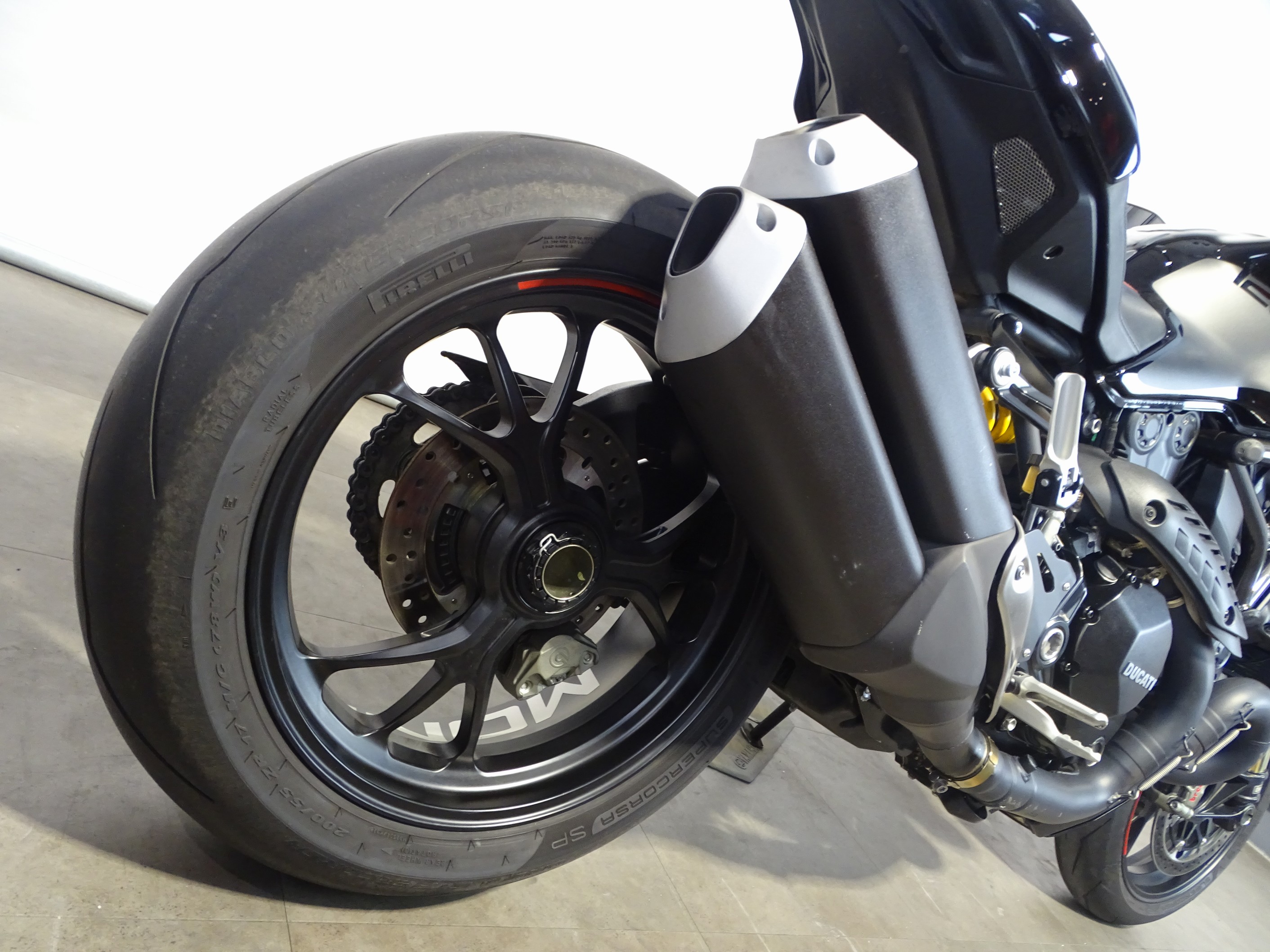 DUCATI MONSTER 1200 R