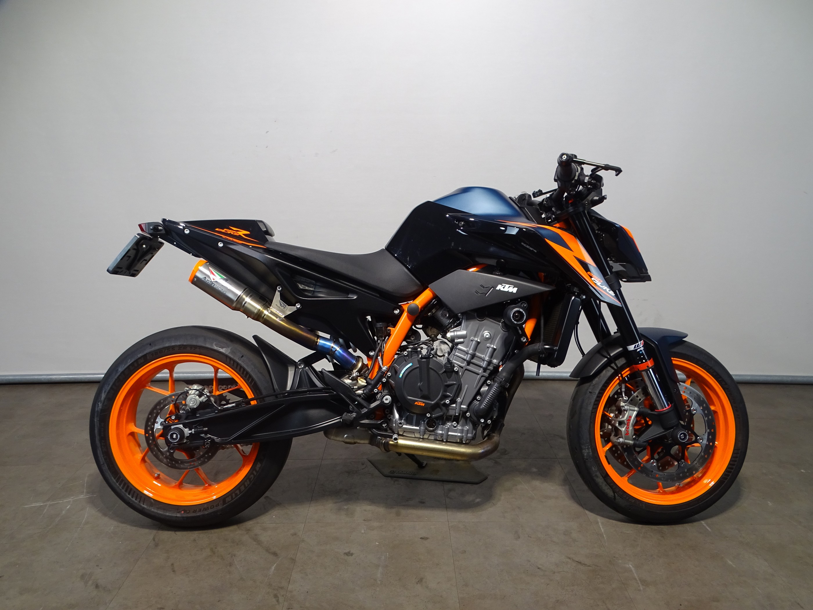 KTM 890 DUKE R