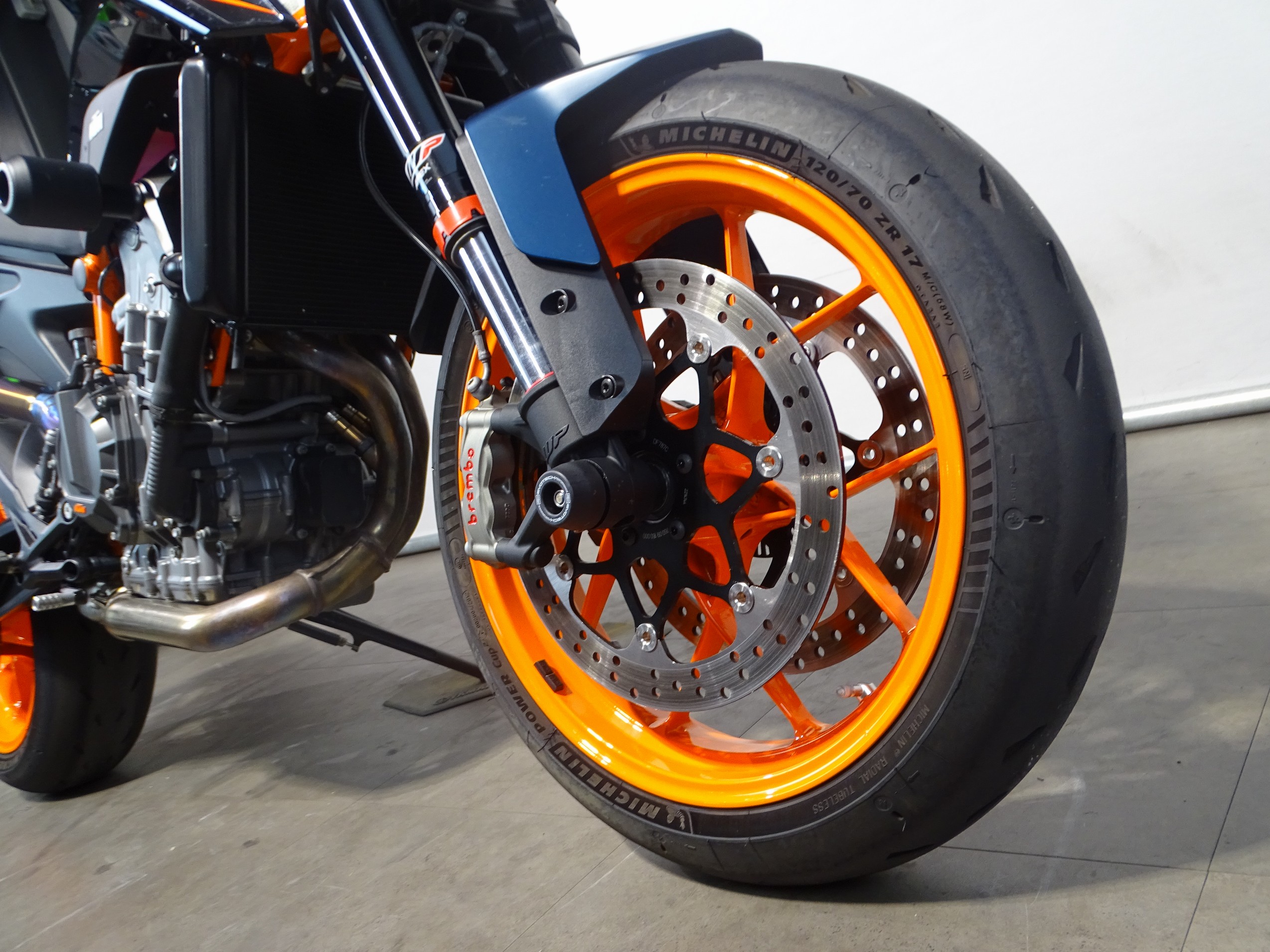 KTM 890 DUKE R