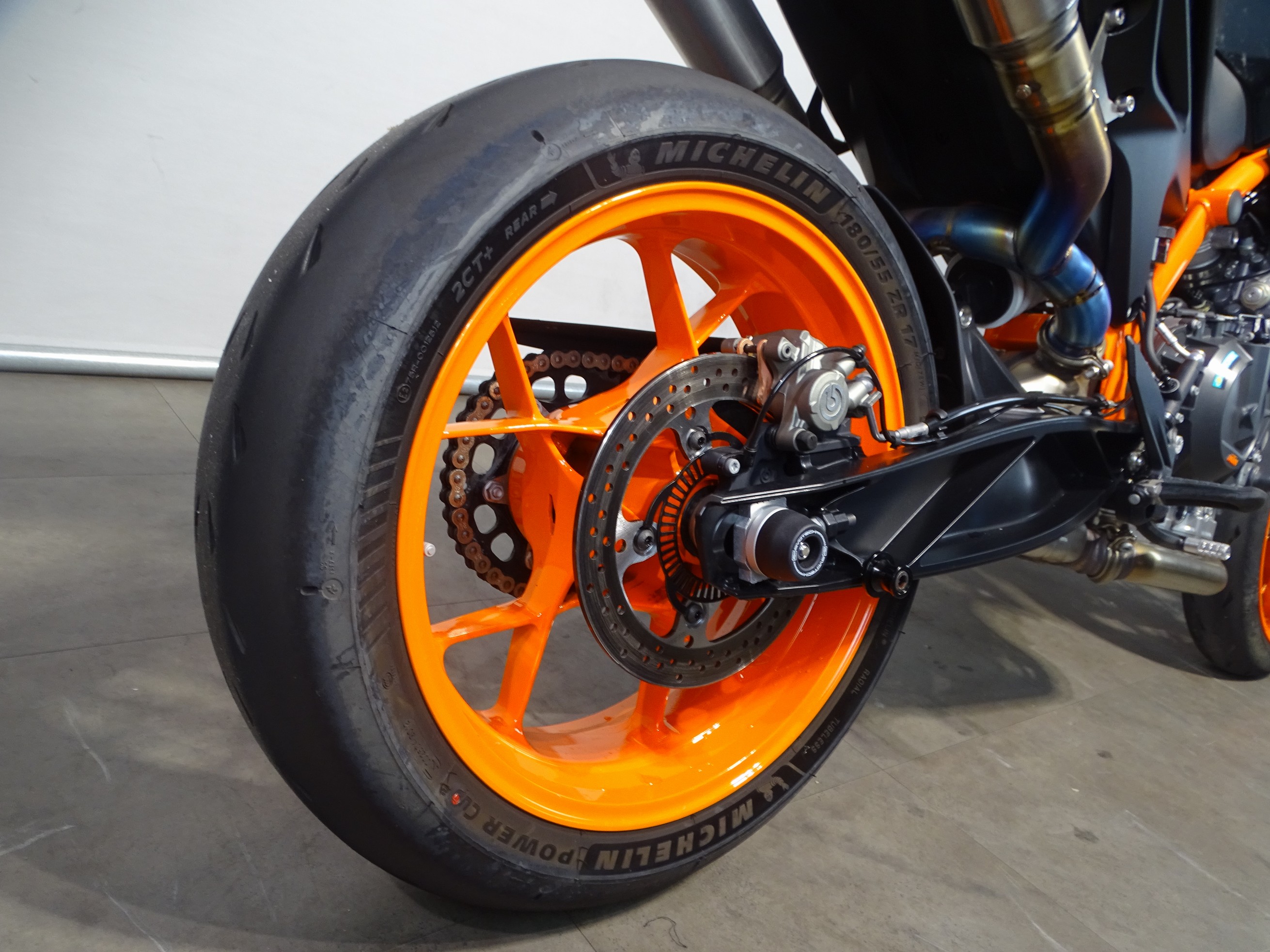 KTM 890 DUKE R