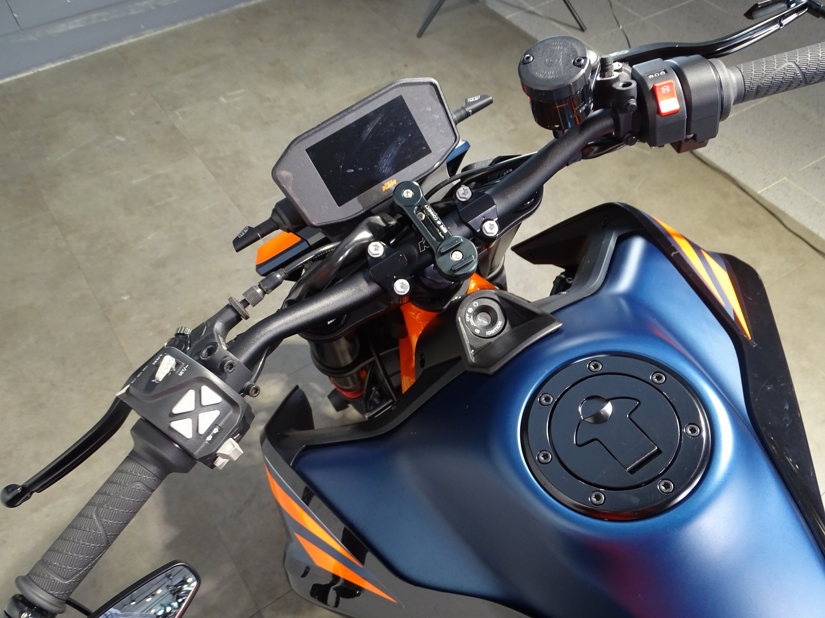 KTM 890 DUKE R
