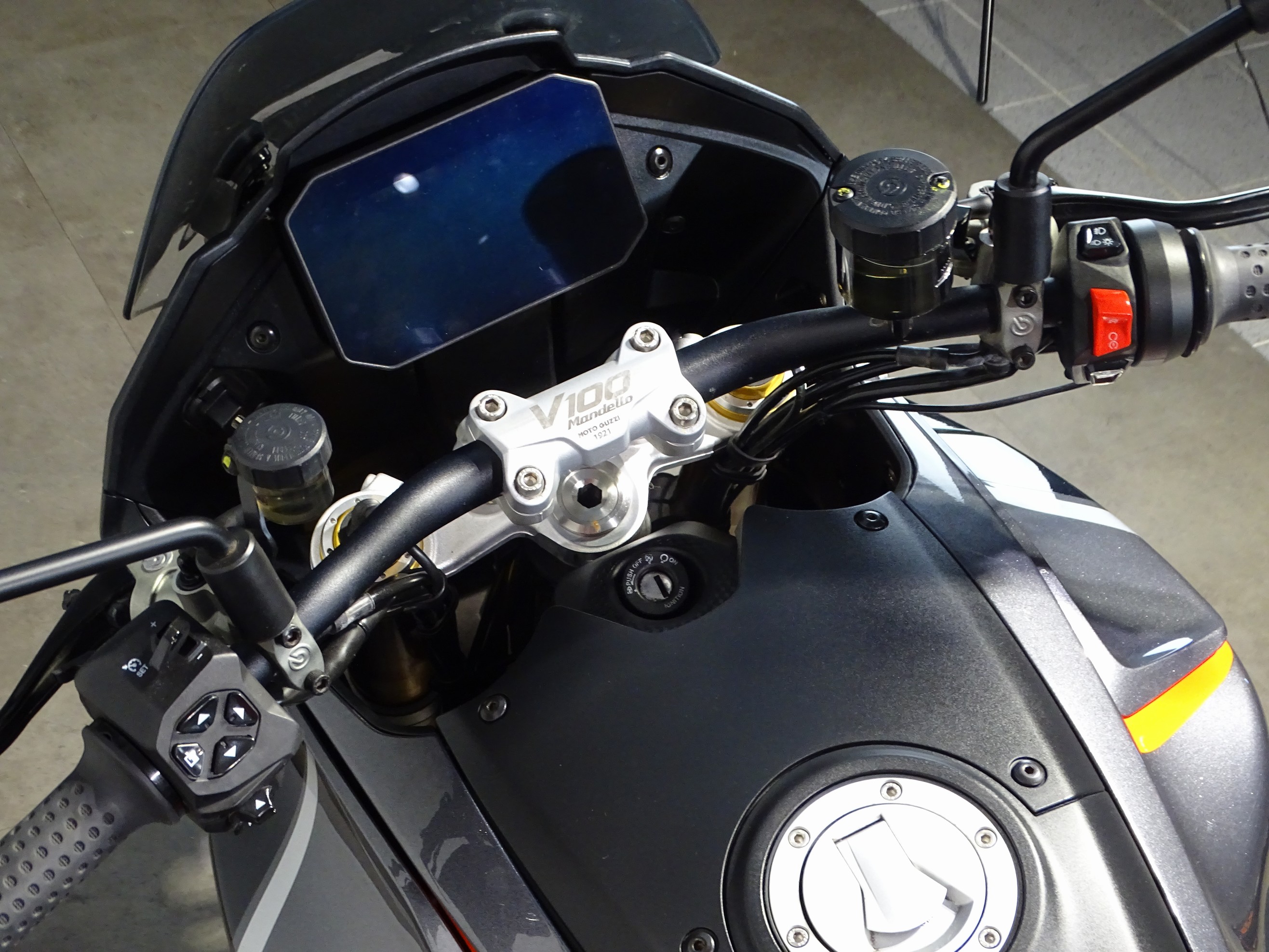 MOTO GUZZI V 100 MANDELLO S