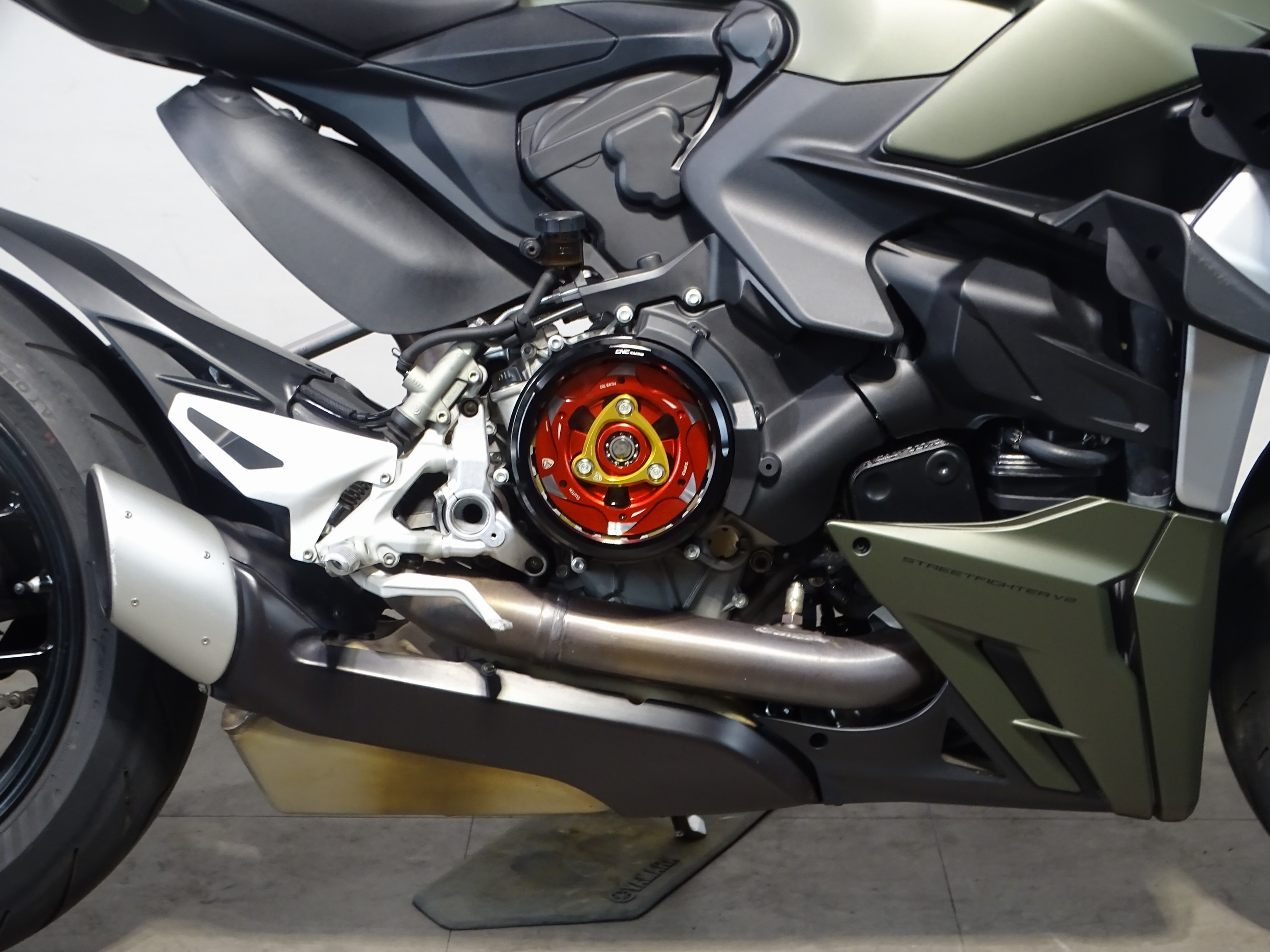 DUCATI STREETFIGHTER V2