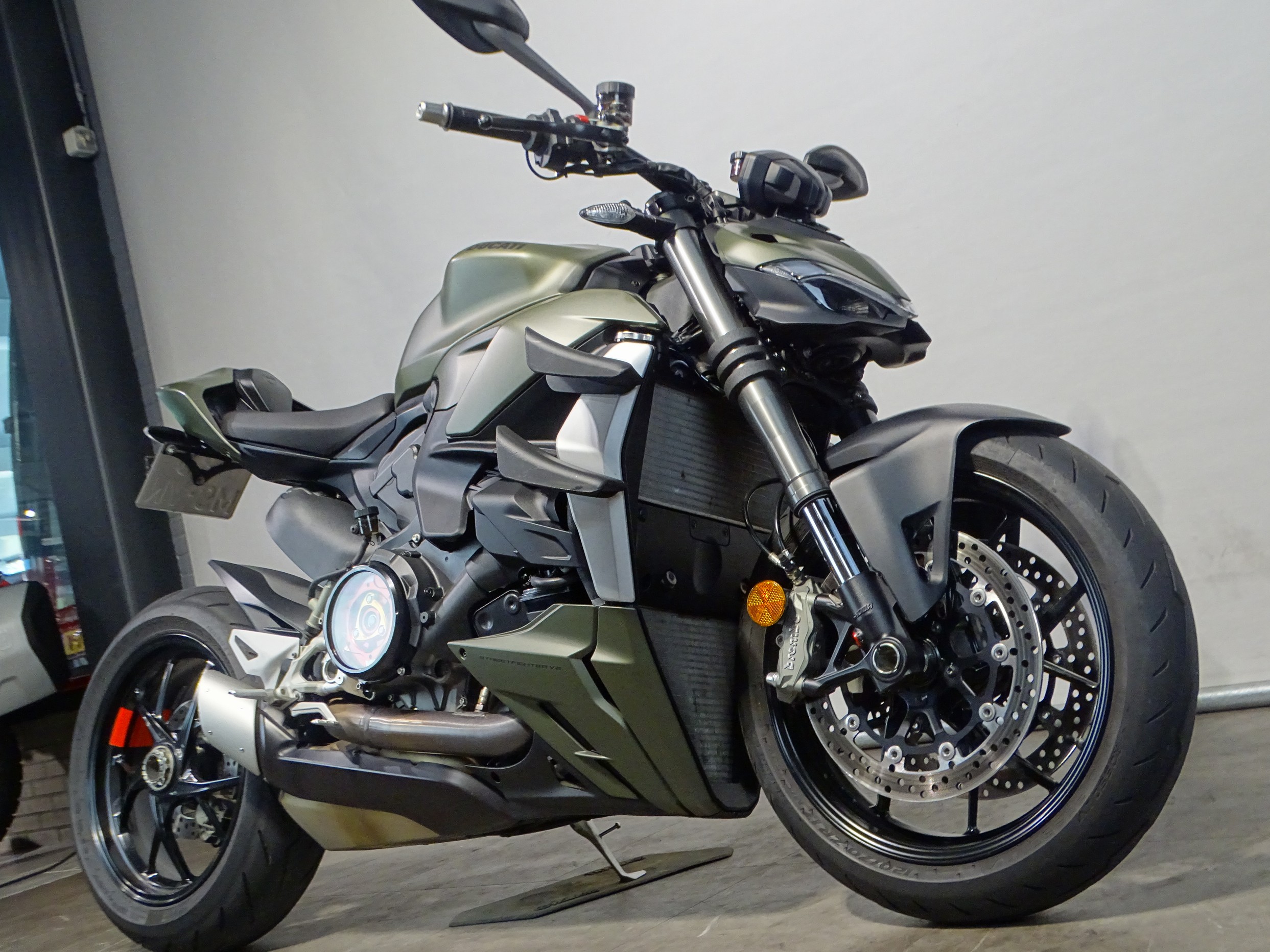 DUCATI STREETFIGHTER V2