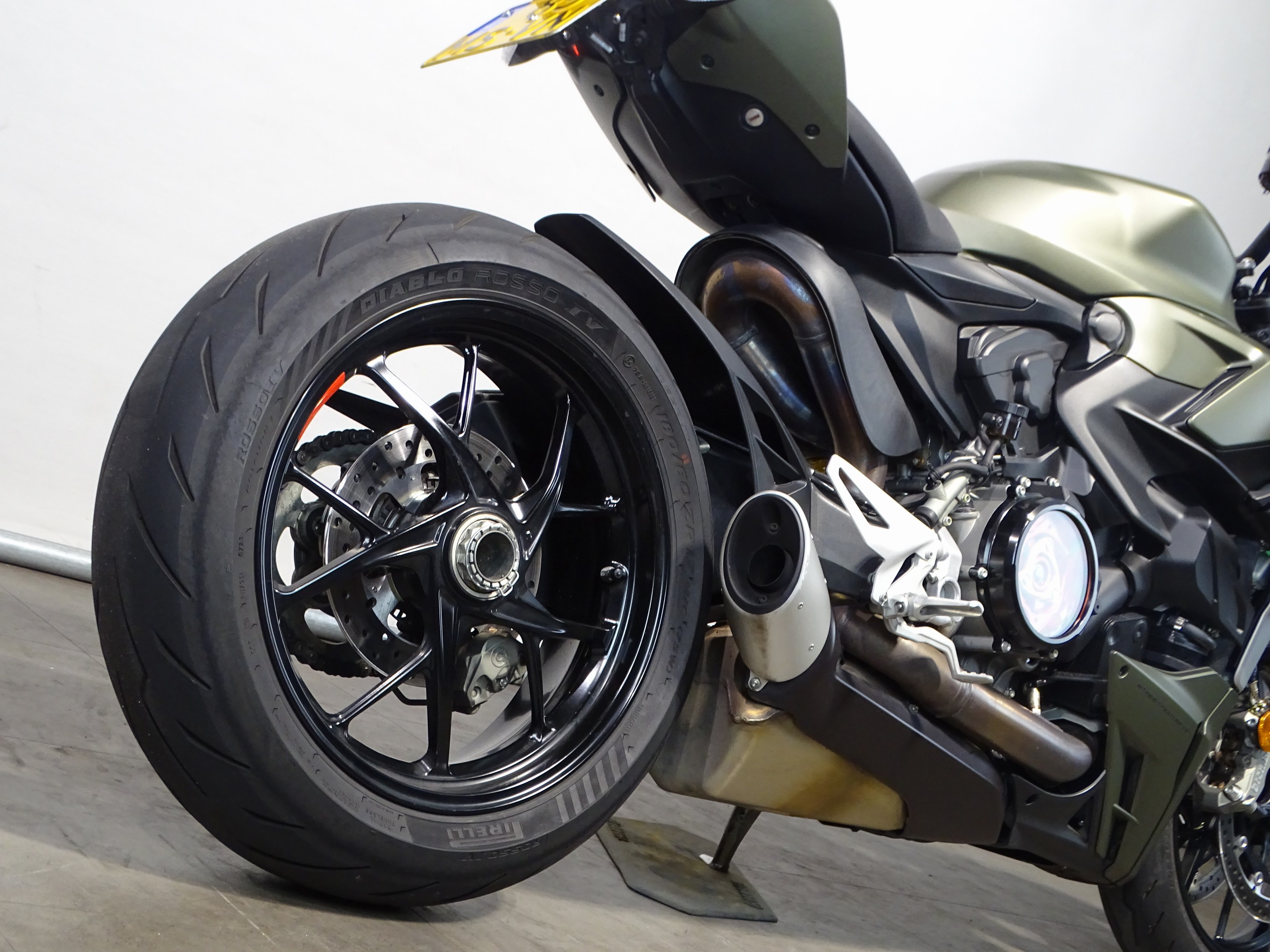 DUCATI STREETFIGHTER V2