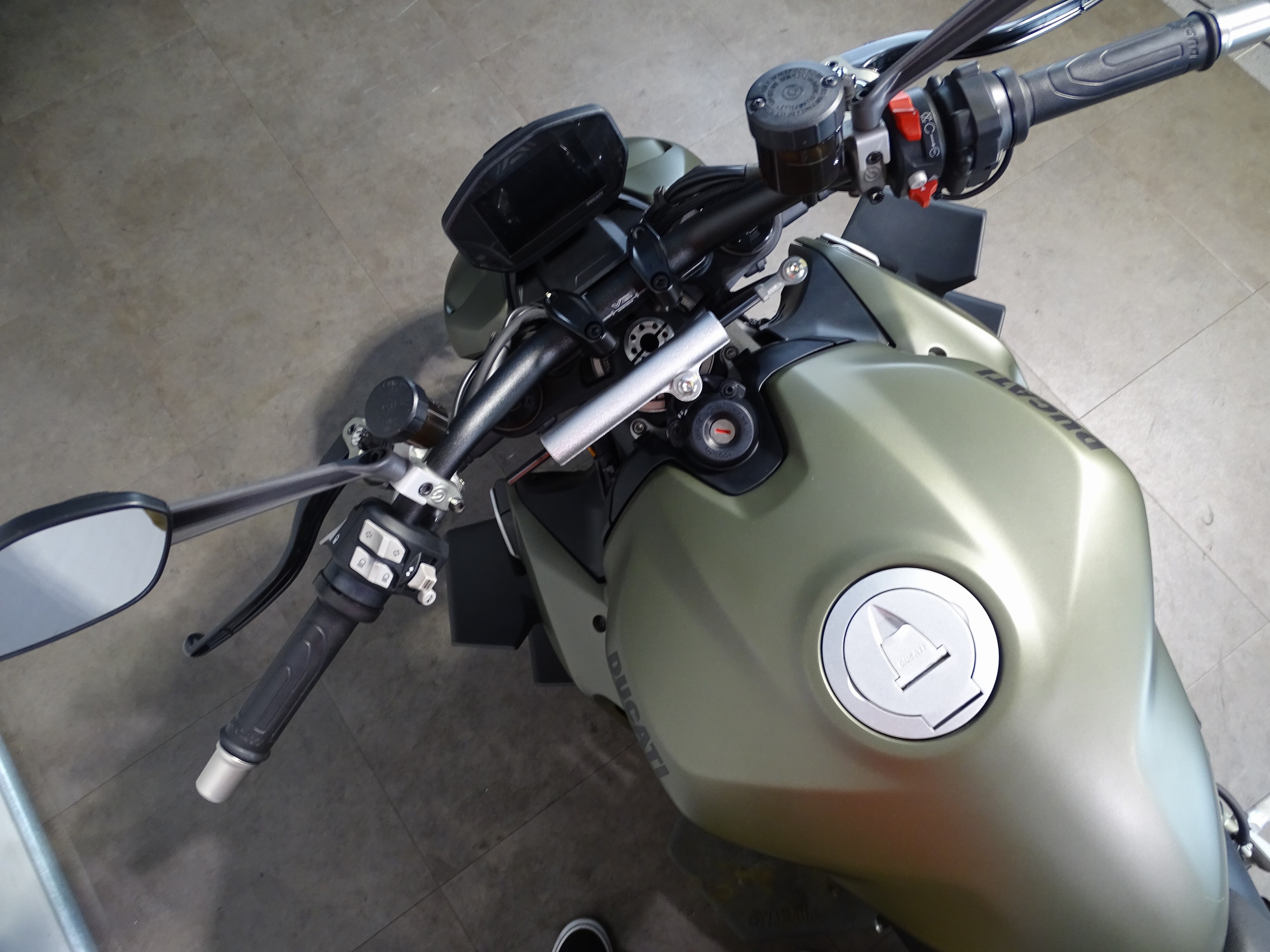 DUCATI STREETFIGHTER V2