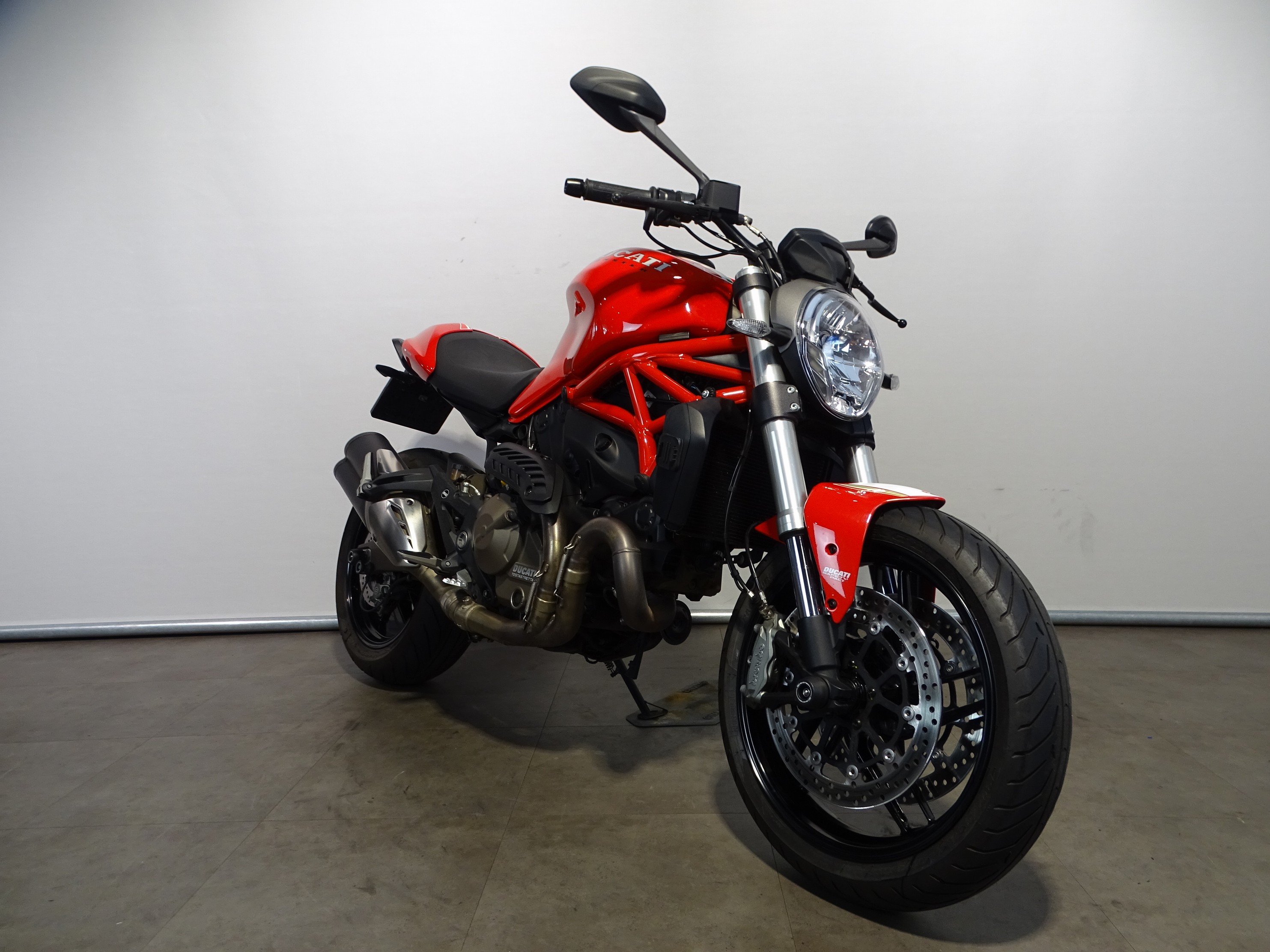 DUCATI MONSTER 821