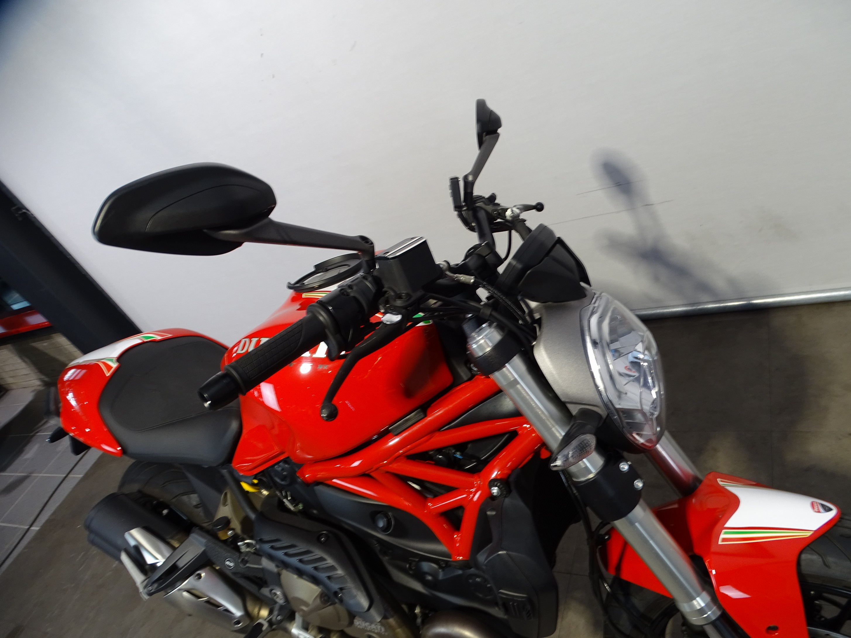 DUCATI MONSTER 821