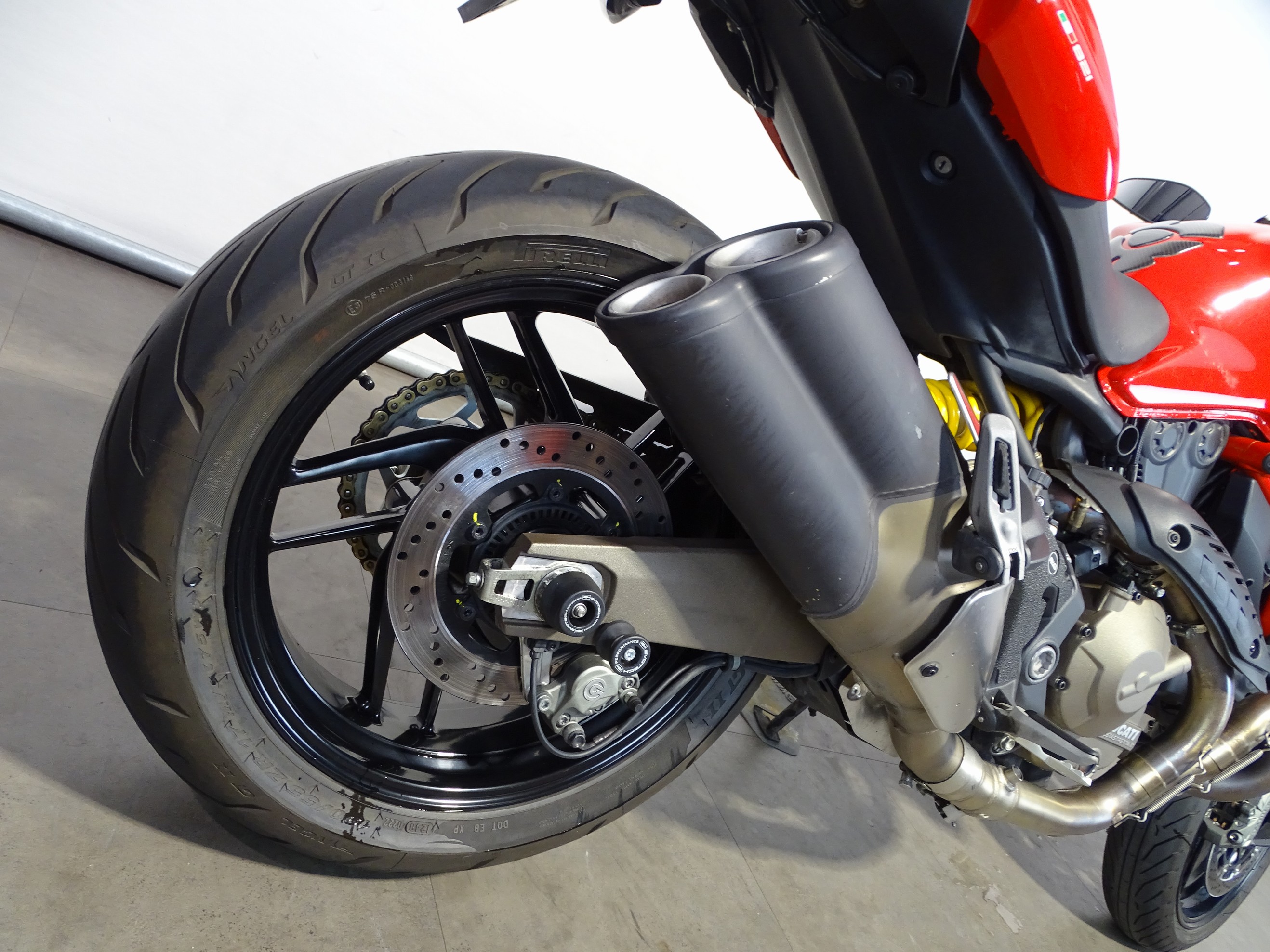 DUCATI MONSTER 821