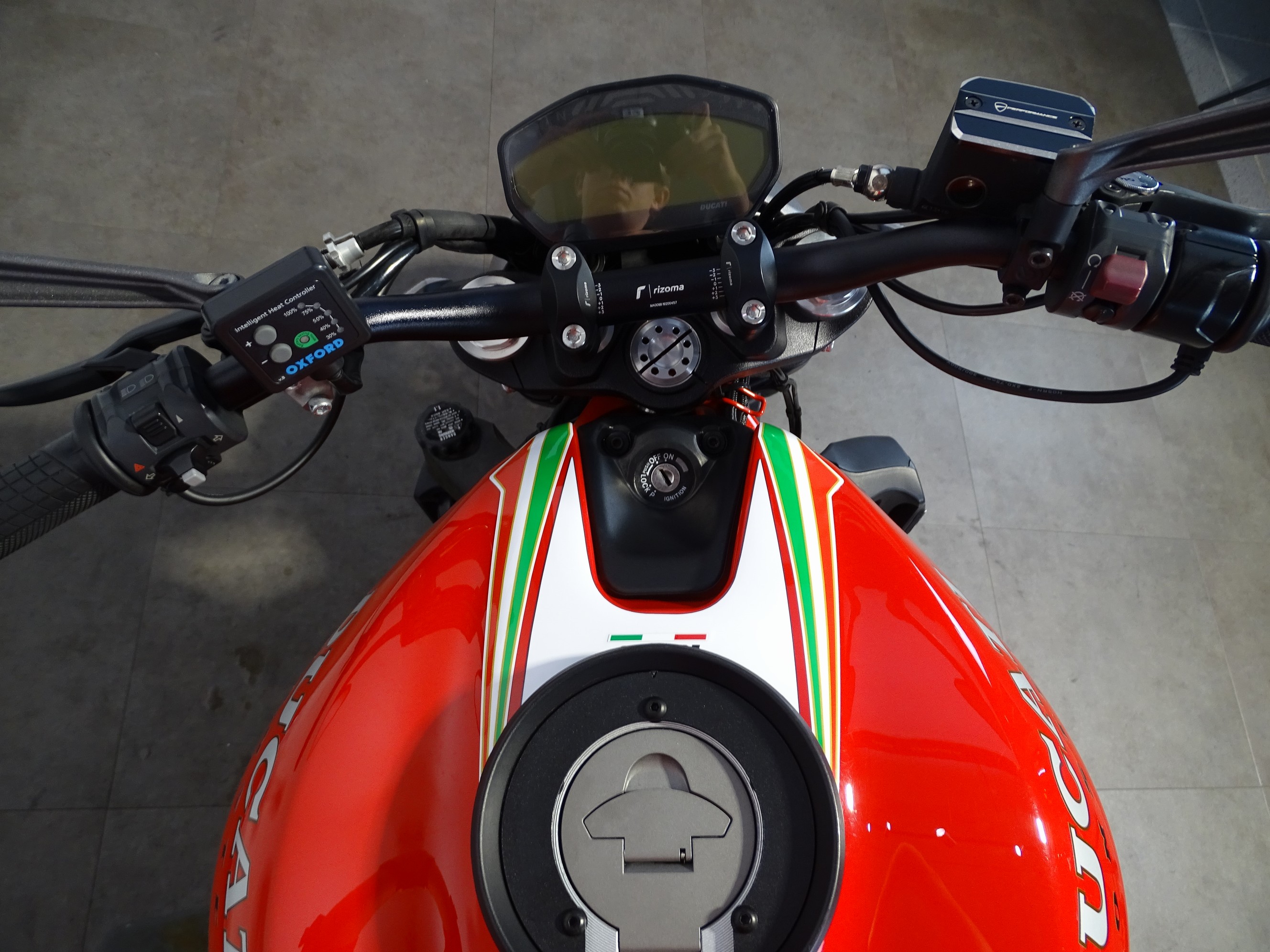DUCATI MONSTER 821