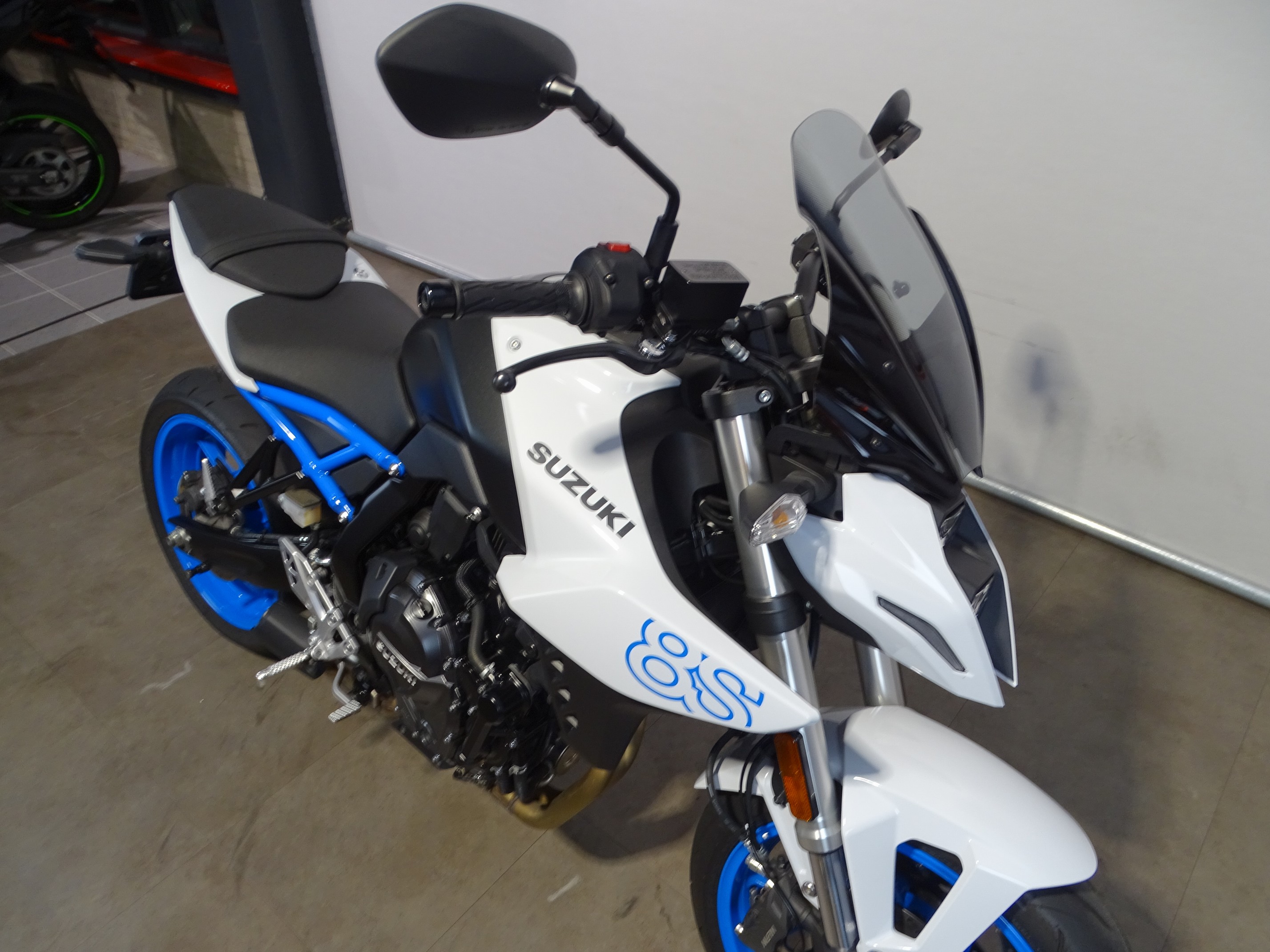 SUZUKI GSX-8S
