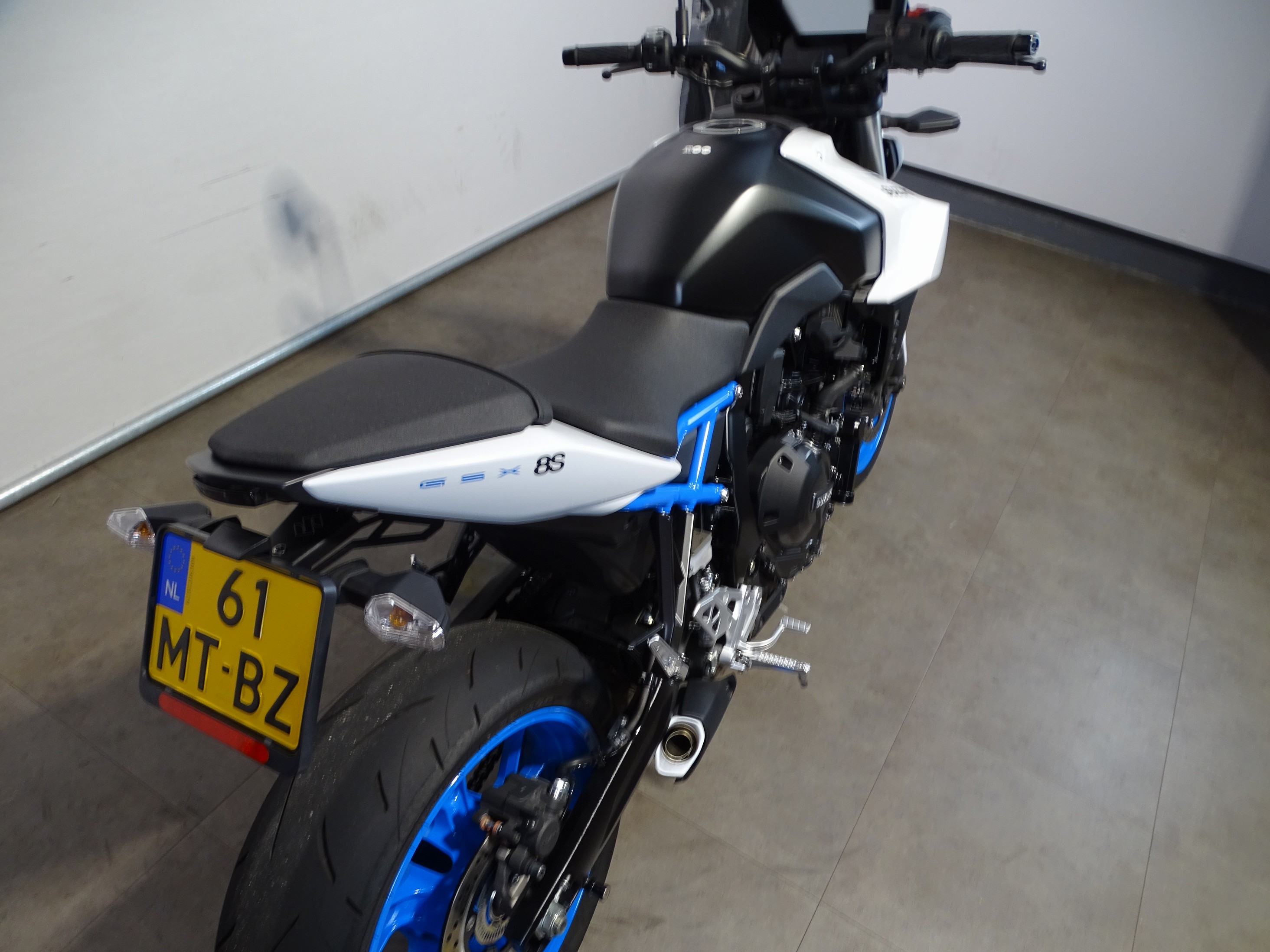 SUZUKI GSX-8S