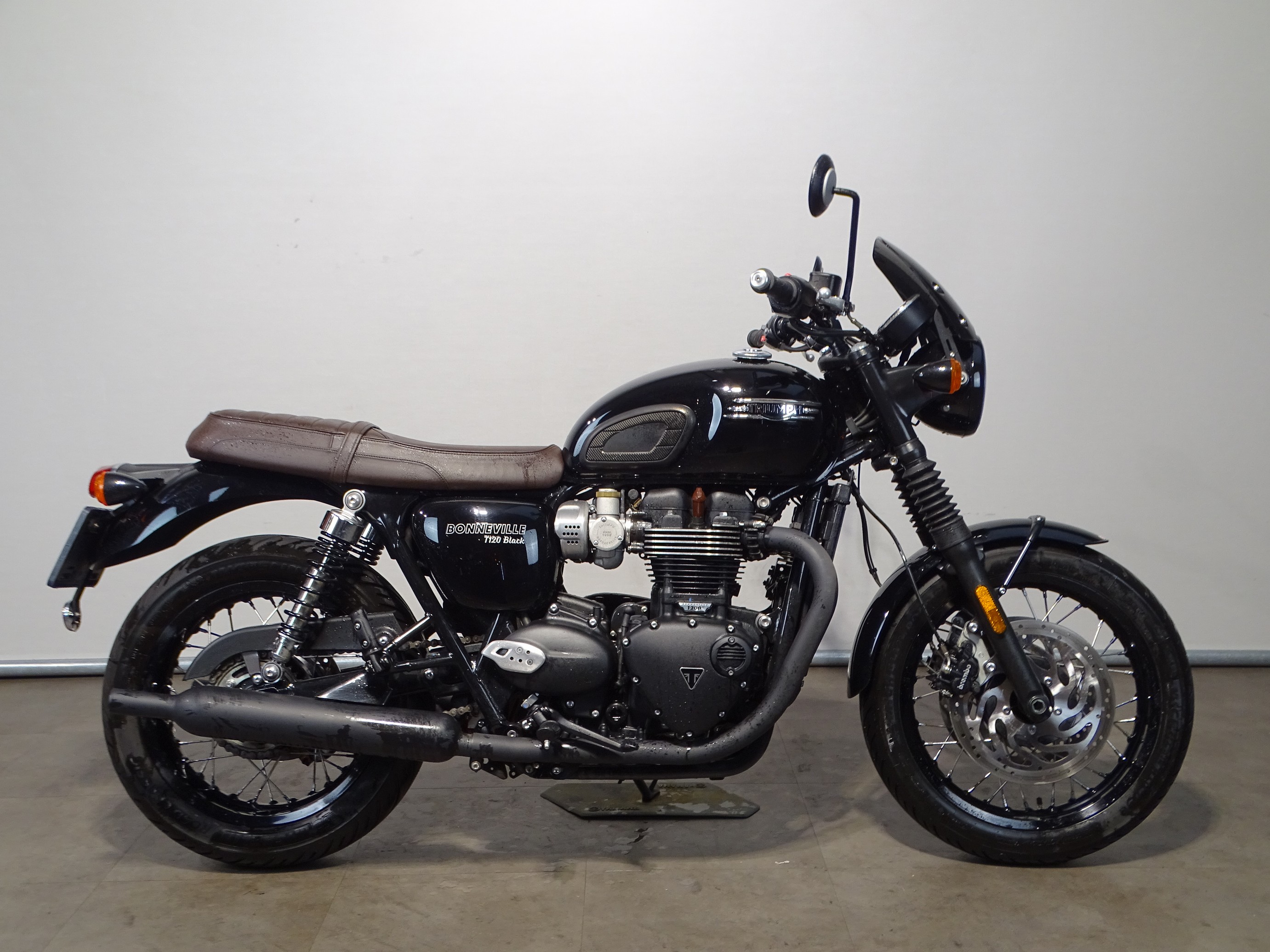 TRIUMPH BONNEVILLE T 120 BLACK