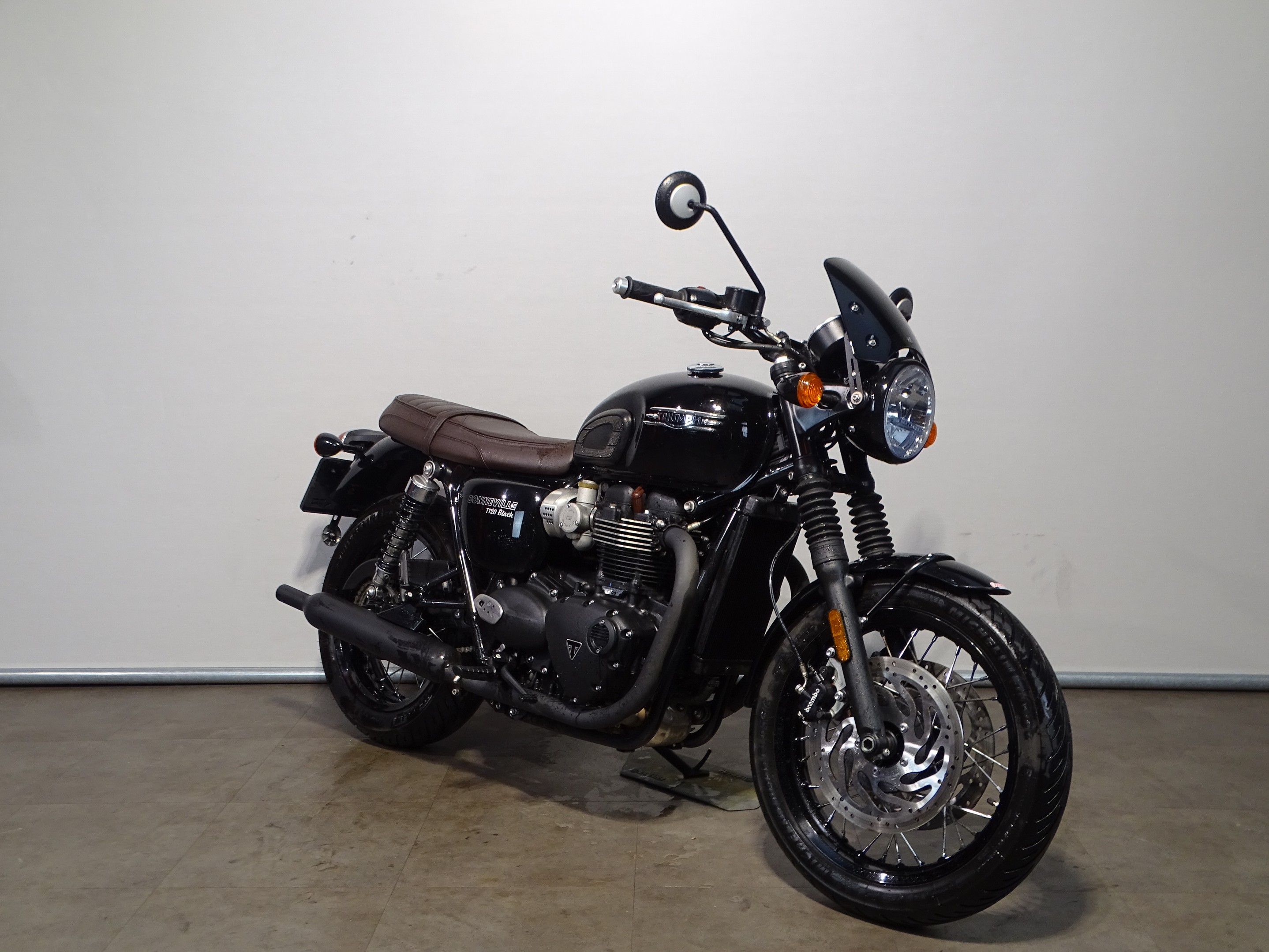 TRIUMPH BONNEVILLE T 120 BLACK