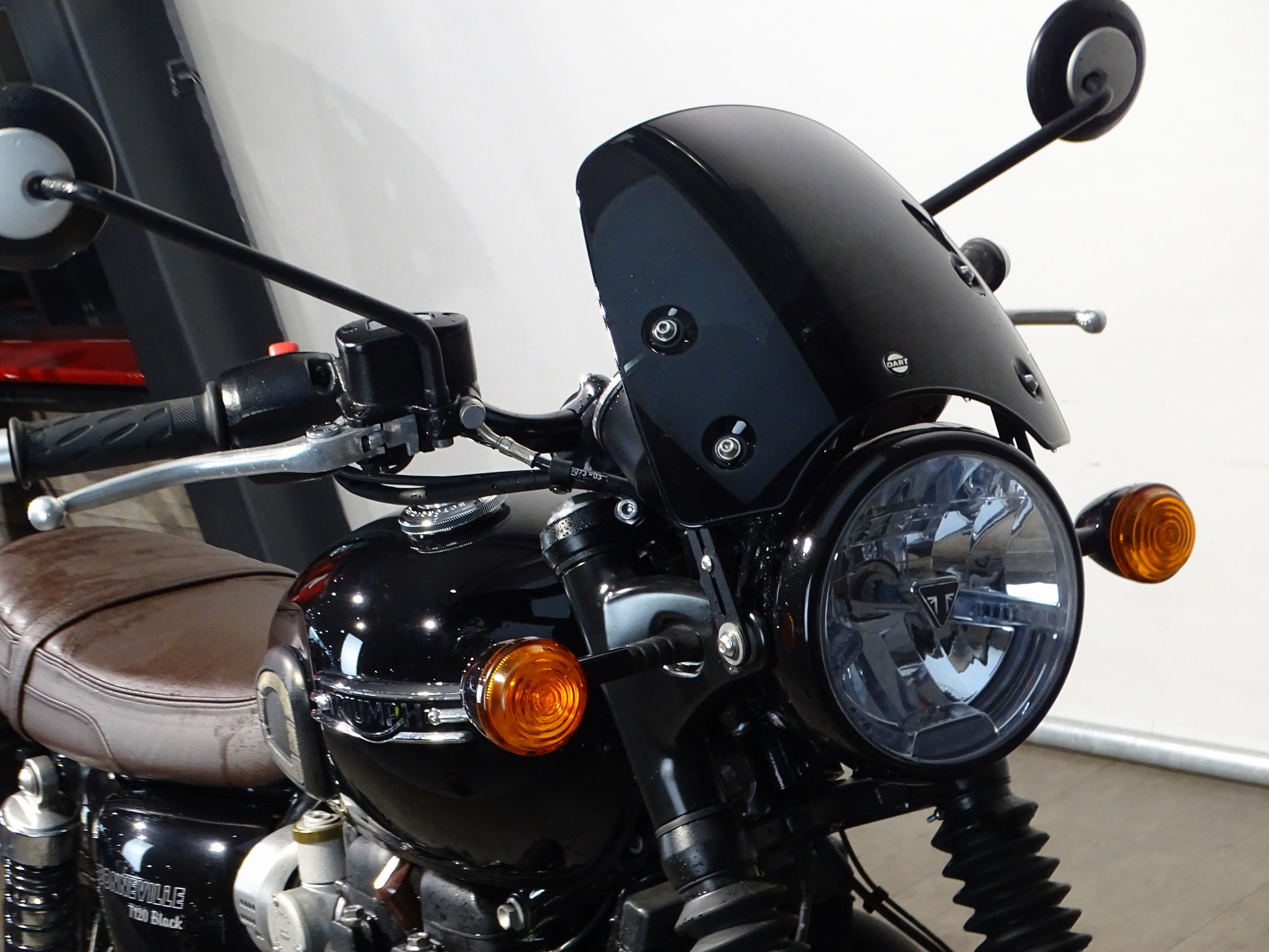 TRIUMPH BONNEVILLE T 120 BLACK