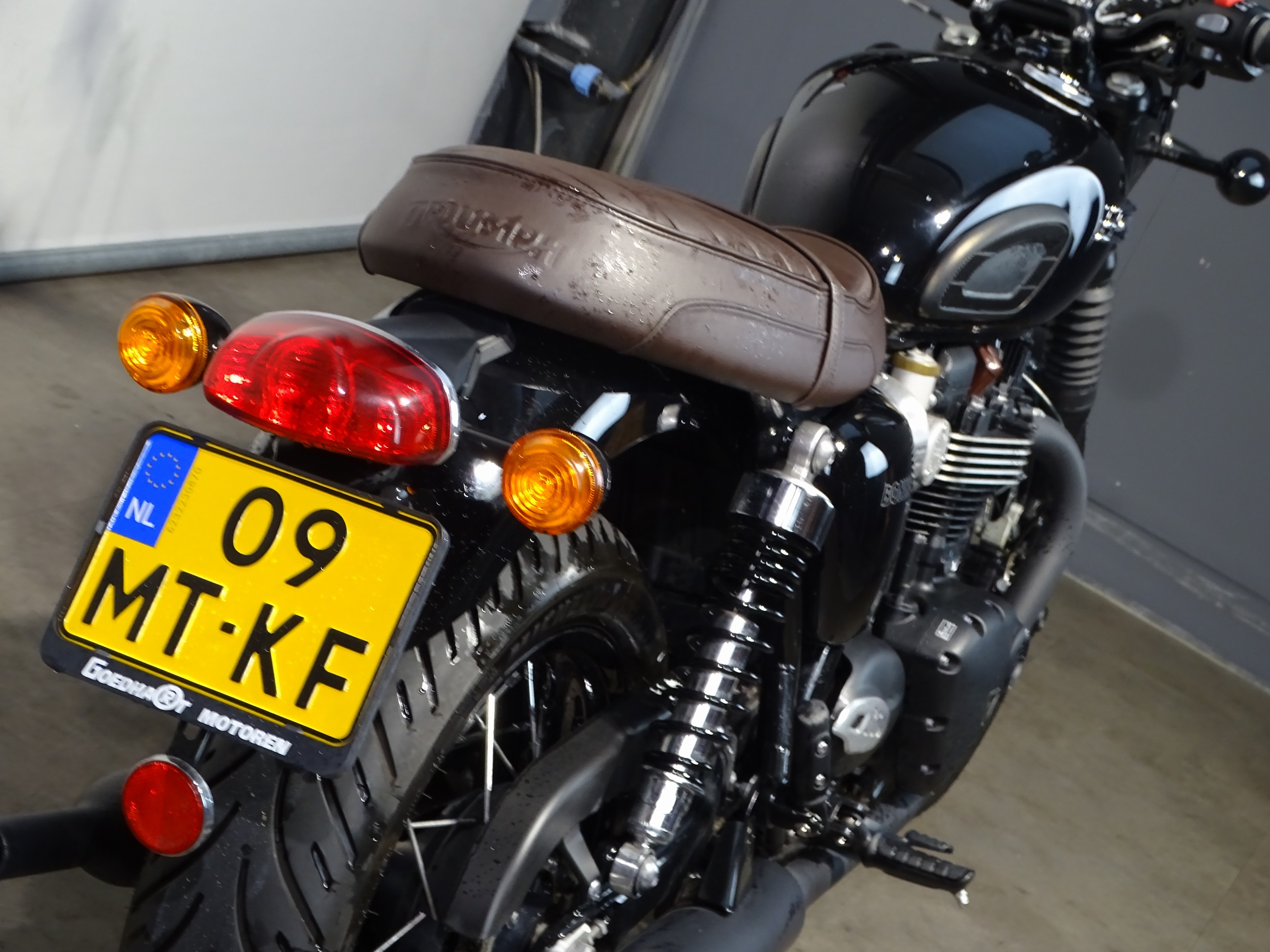 TRIUMPH BONNEVILLE T 120 BLACK