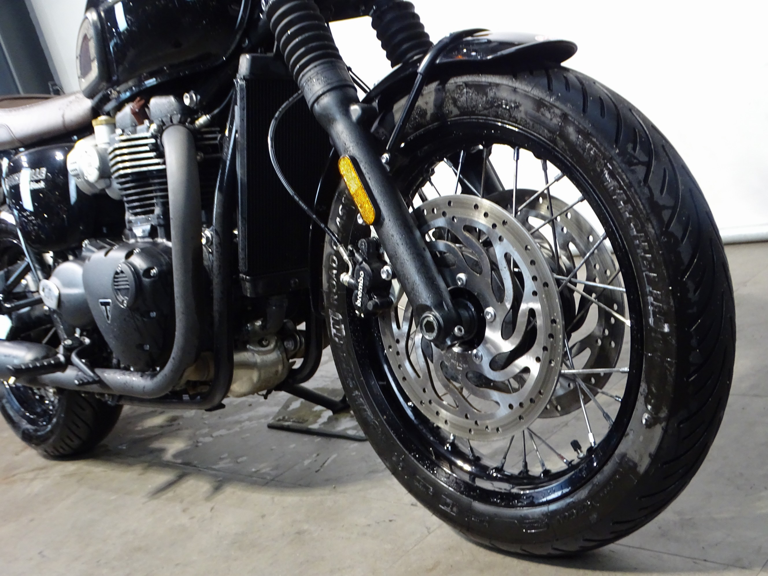 TRIUMPH BONNEVILLE T 120 BLACK