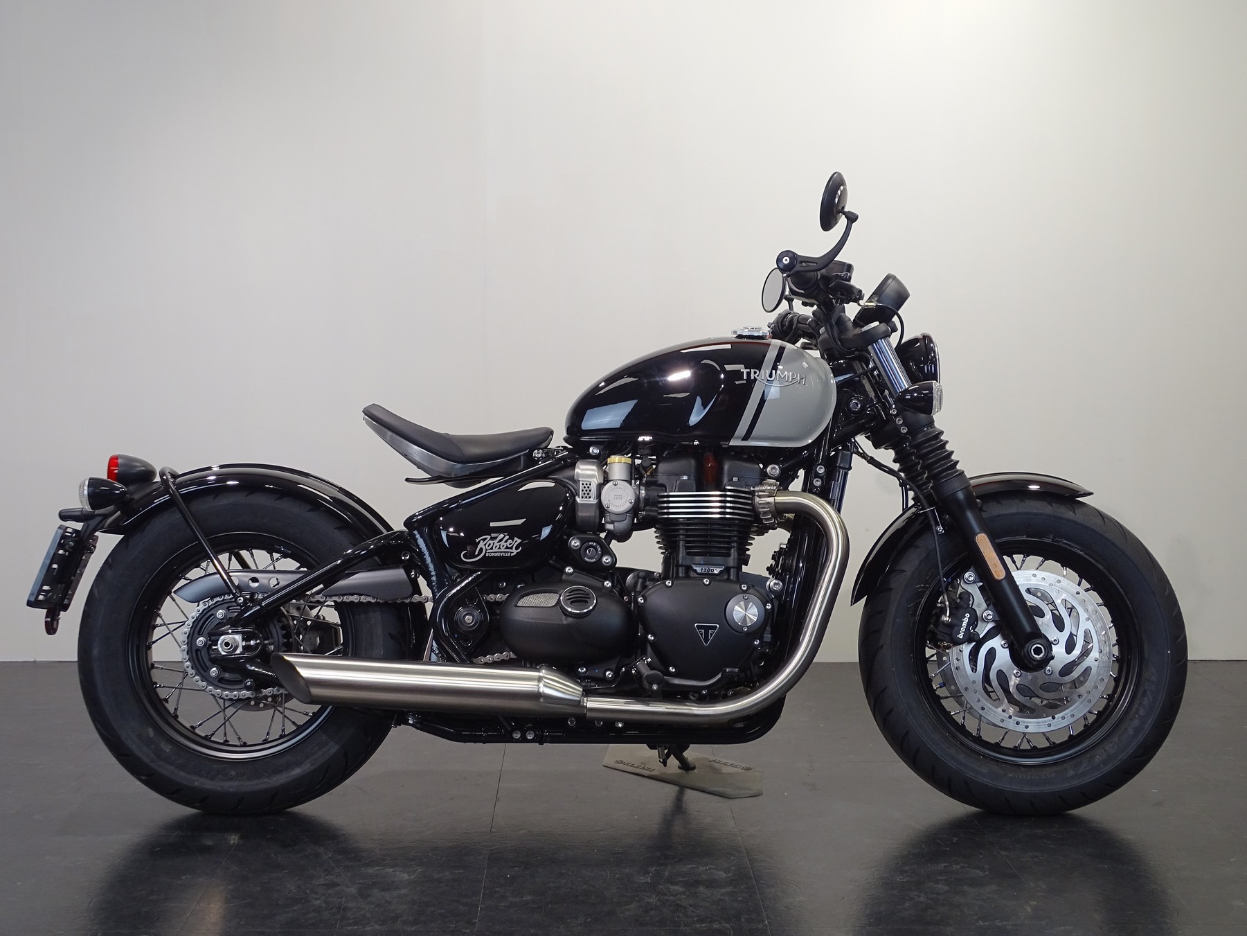 TRIUMPH BONNEVILLE BOBBER