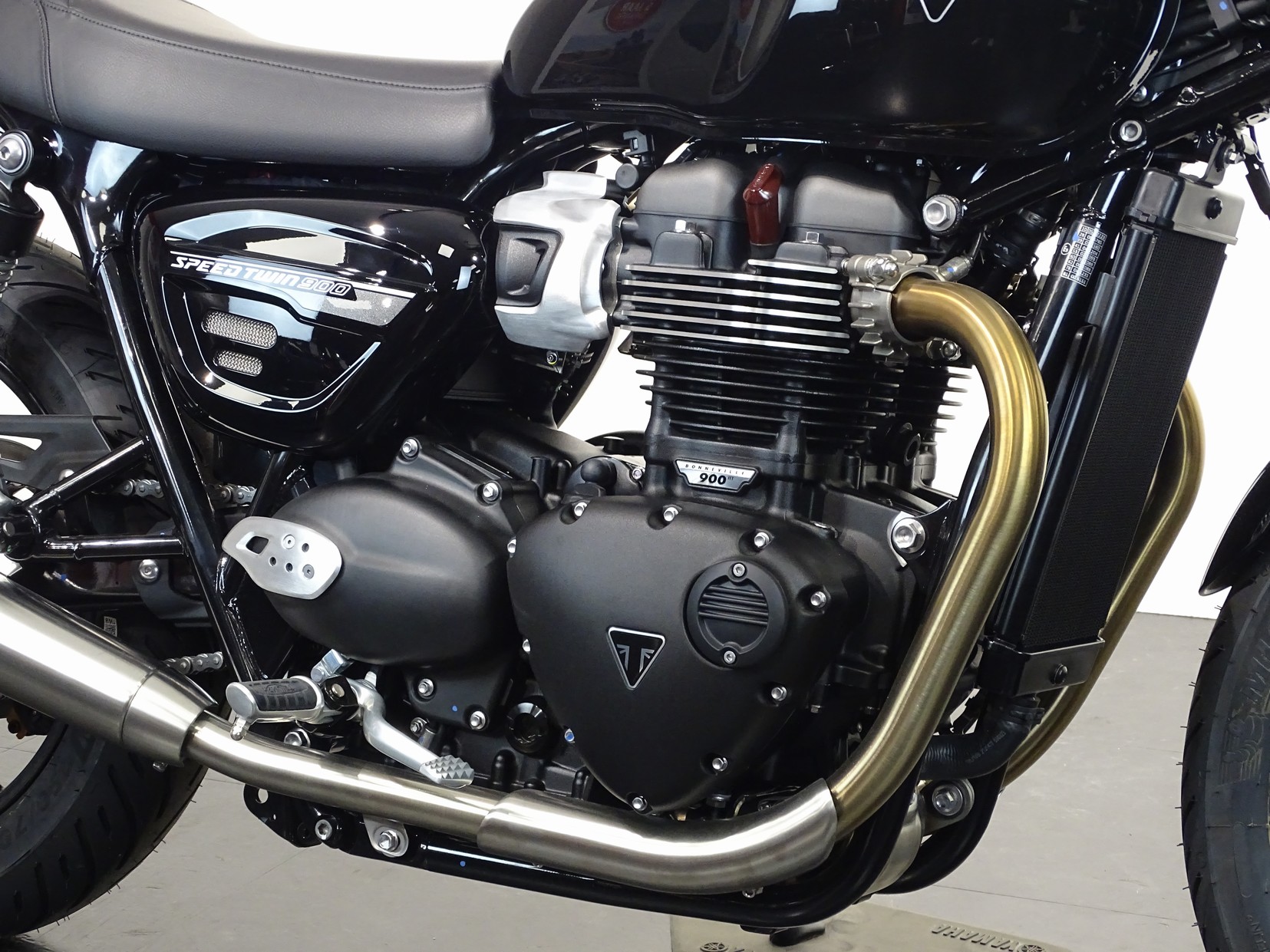 TRIUMPH SPEED TWIN 900