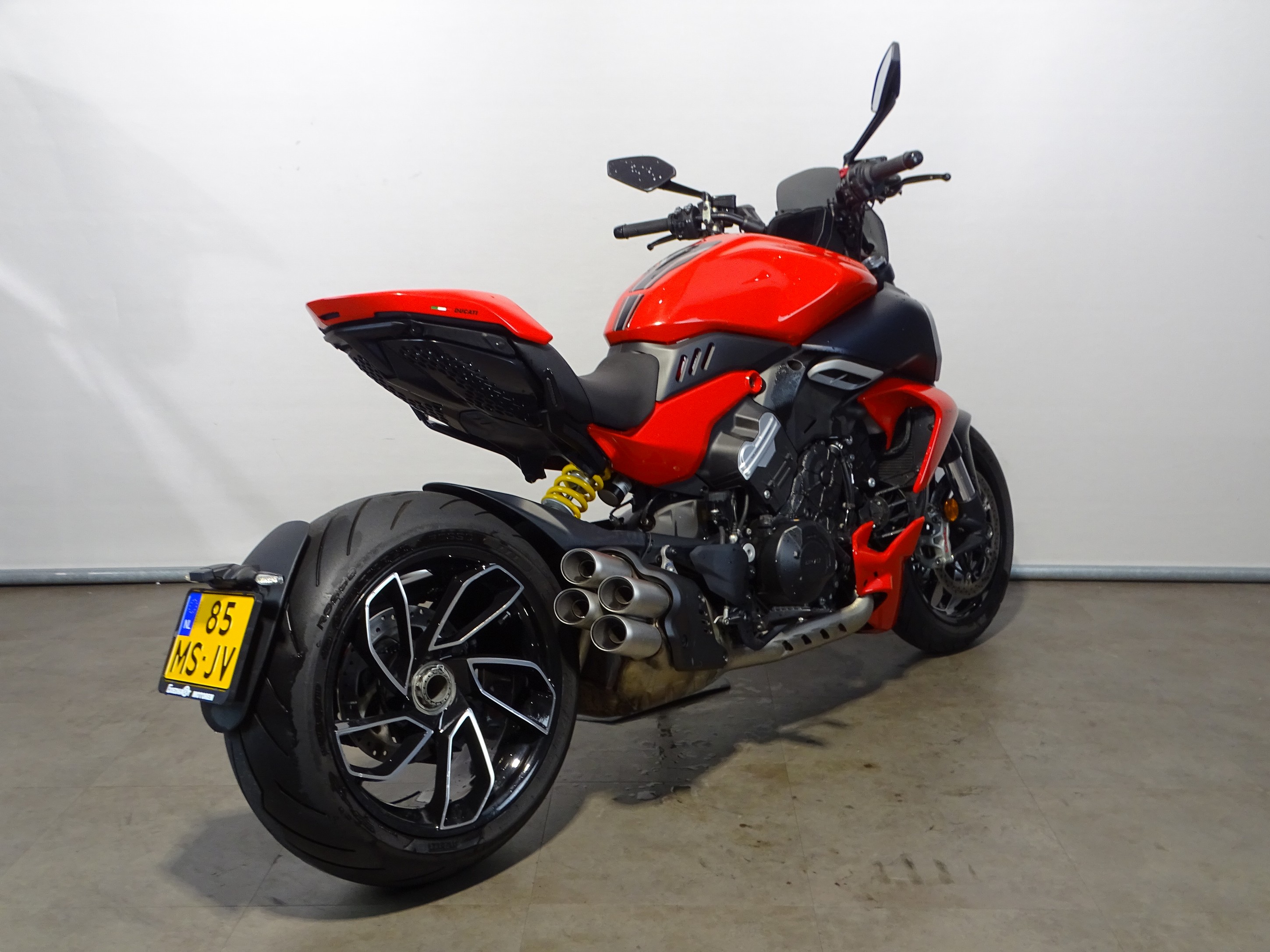 DUCATI DIAVEL V4
