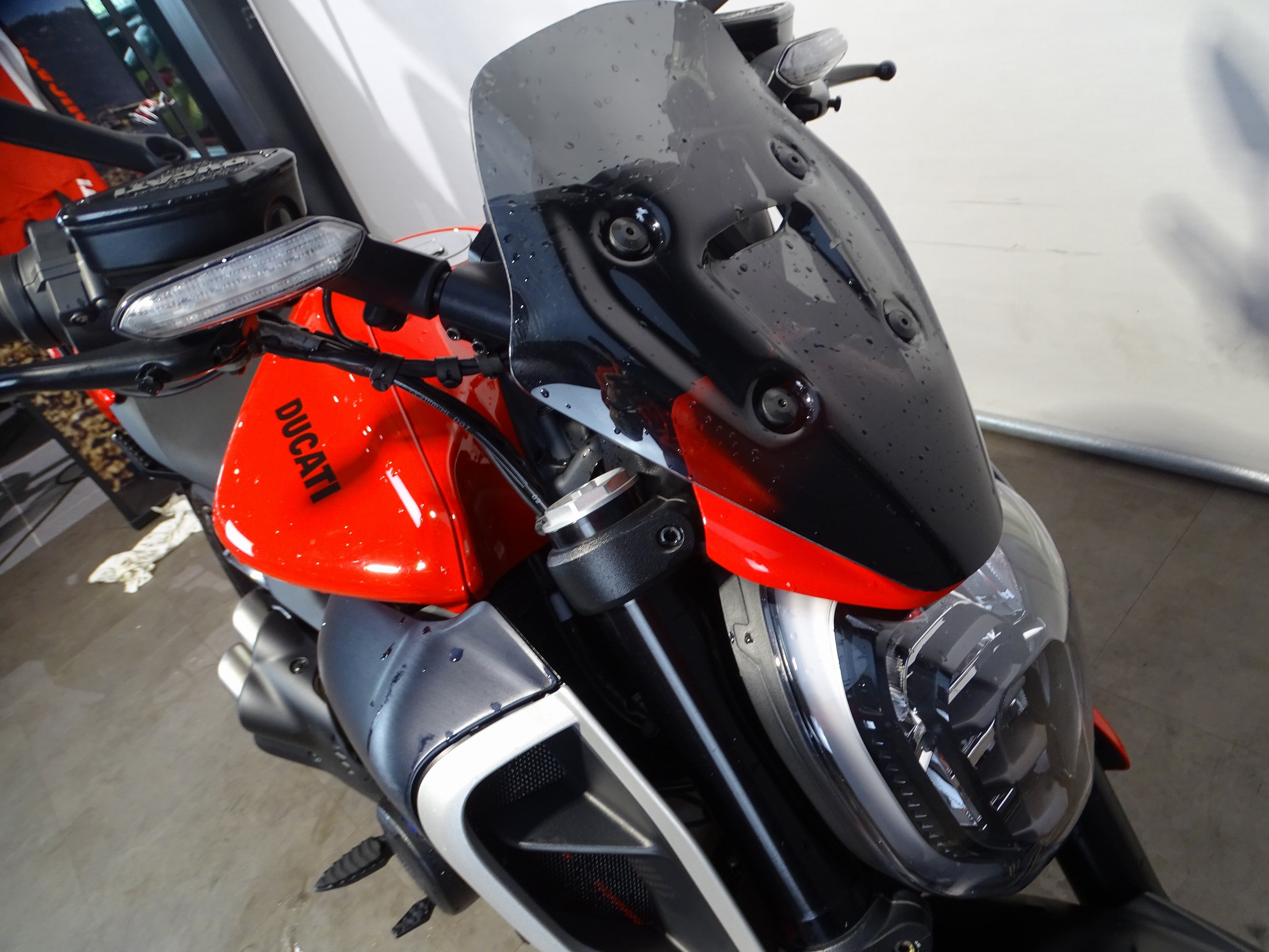 DUCATI DIAVEL V4