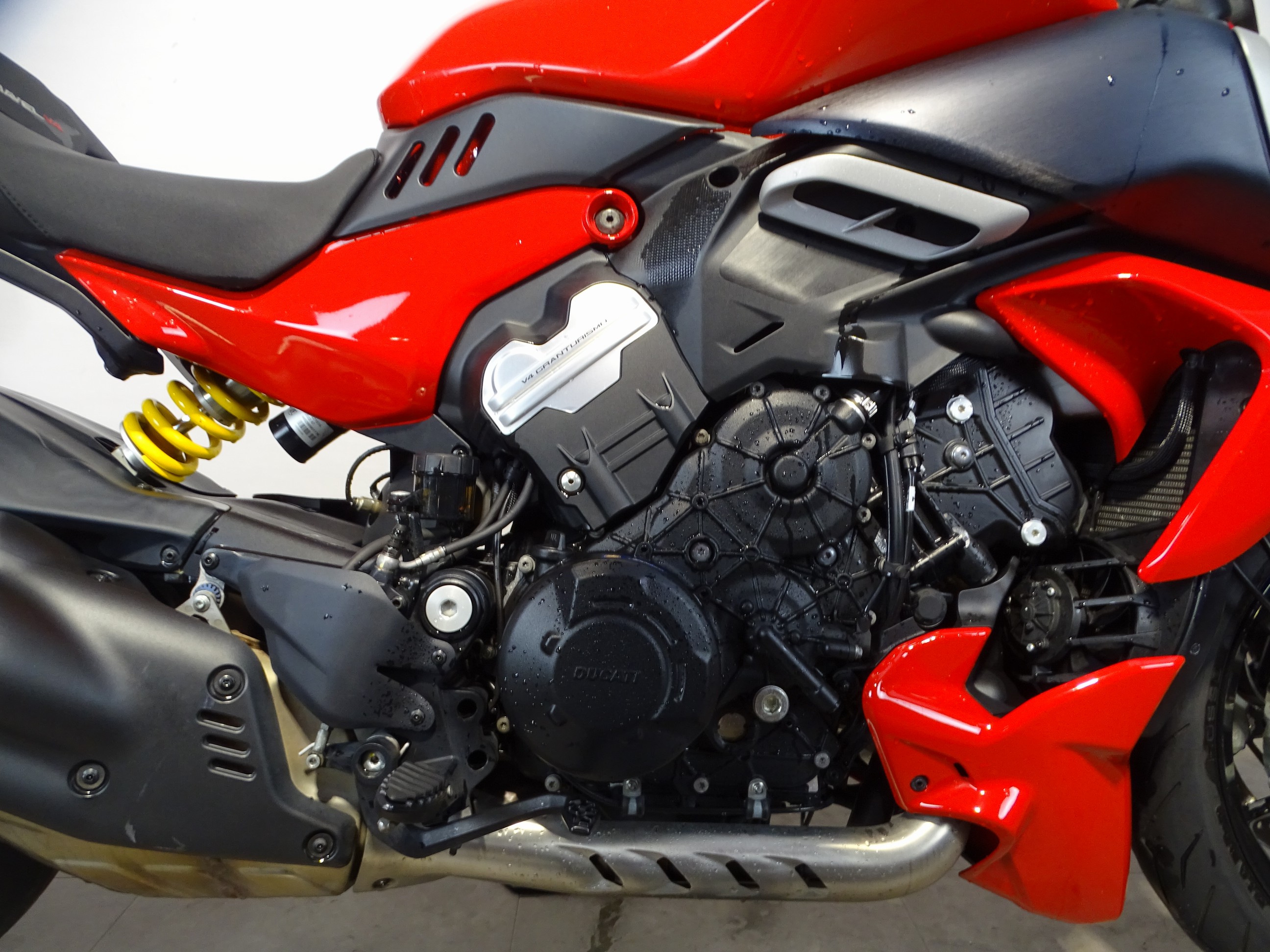 DUCATI DIAVEL V4
