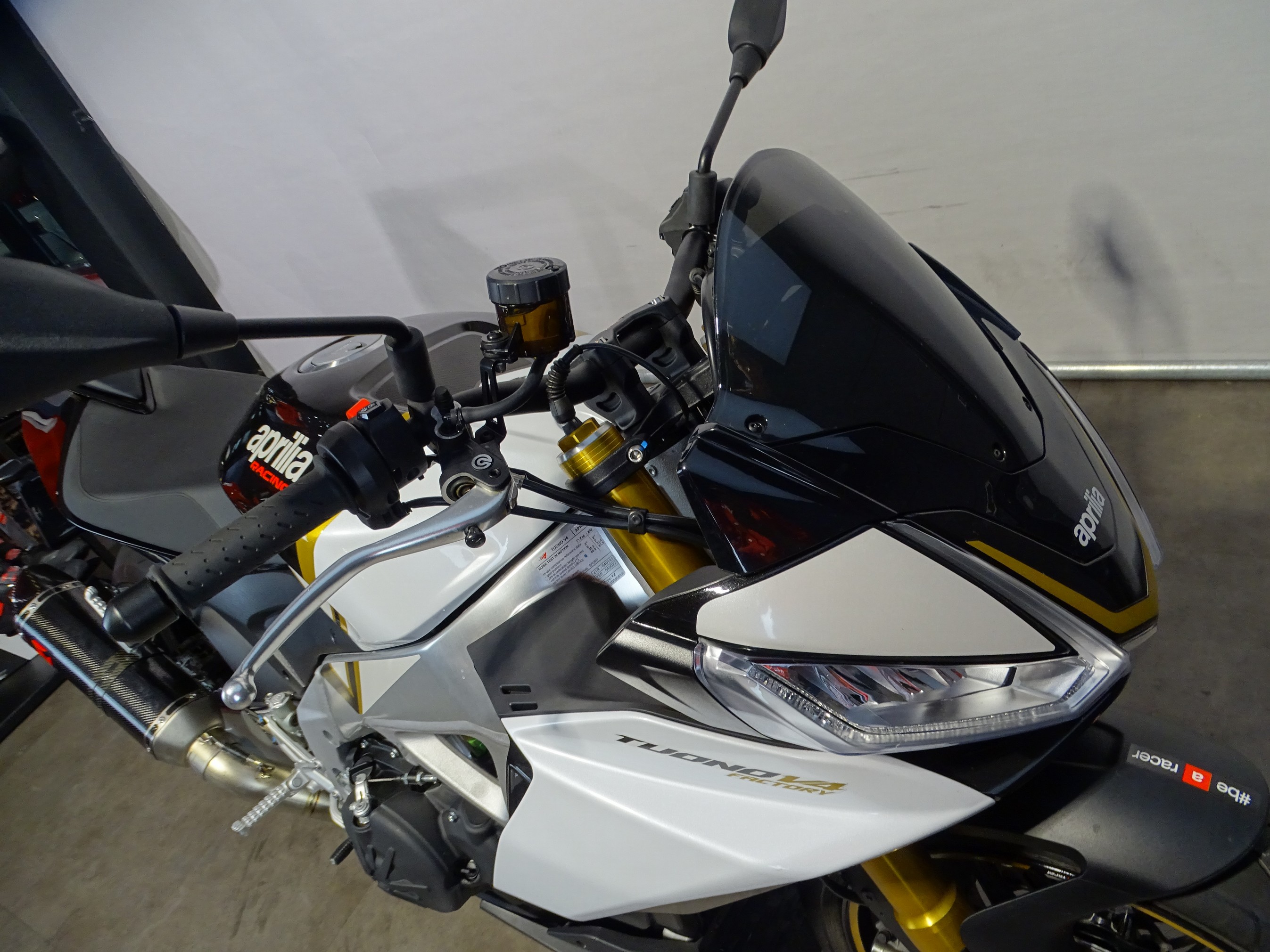 APRILIA TUONO V4 1100 FACTORY