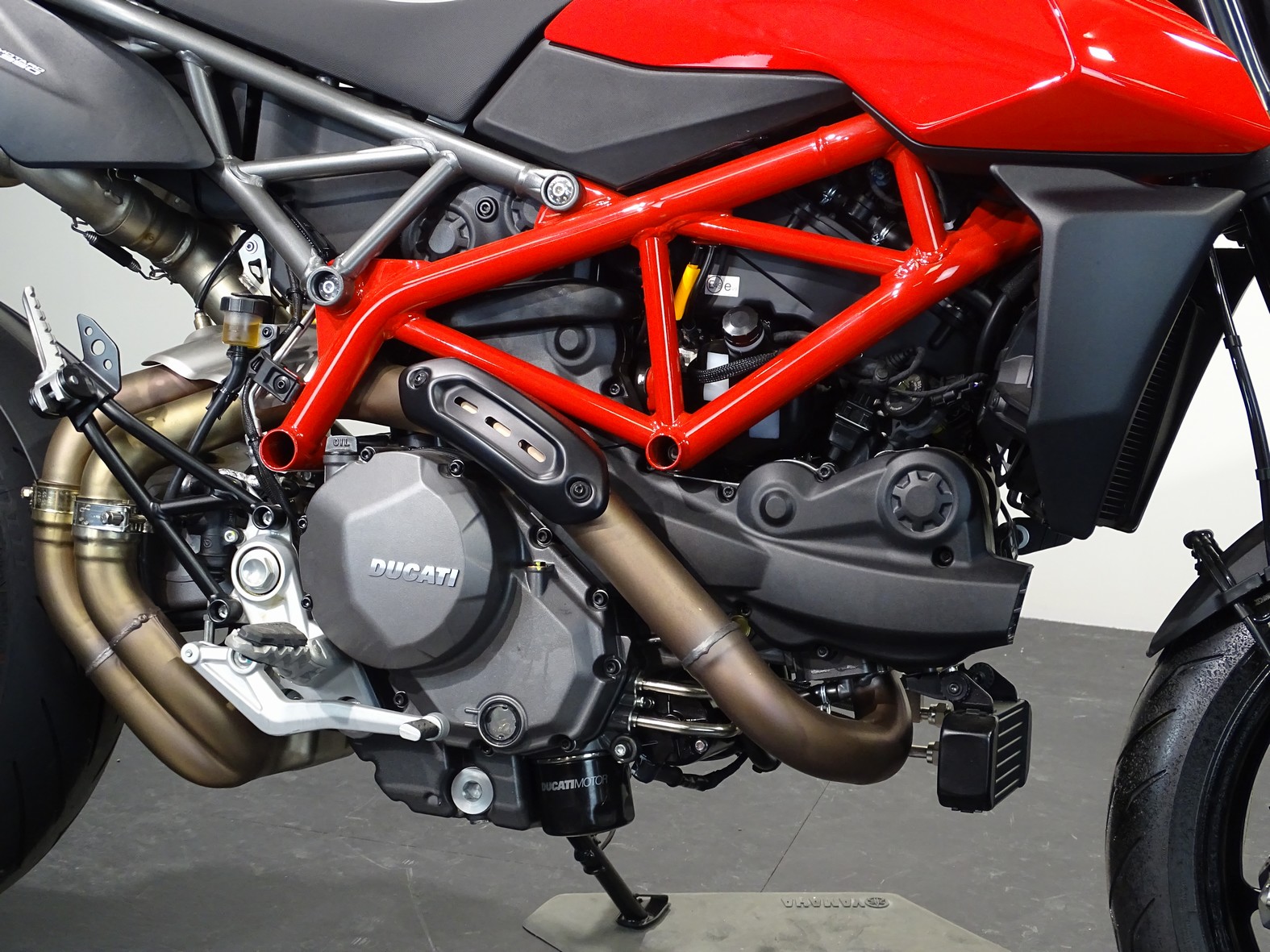 DUCATI HYPERMOTARD 950