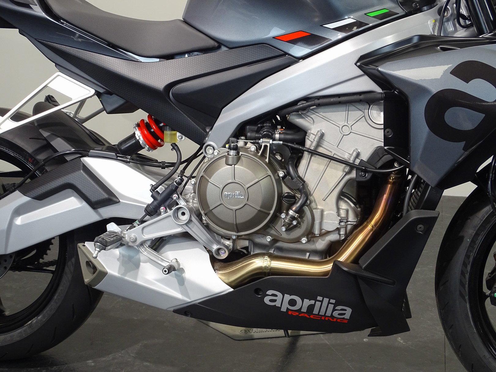 APRILIA TUONO 660