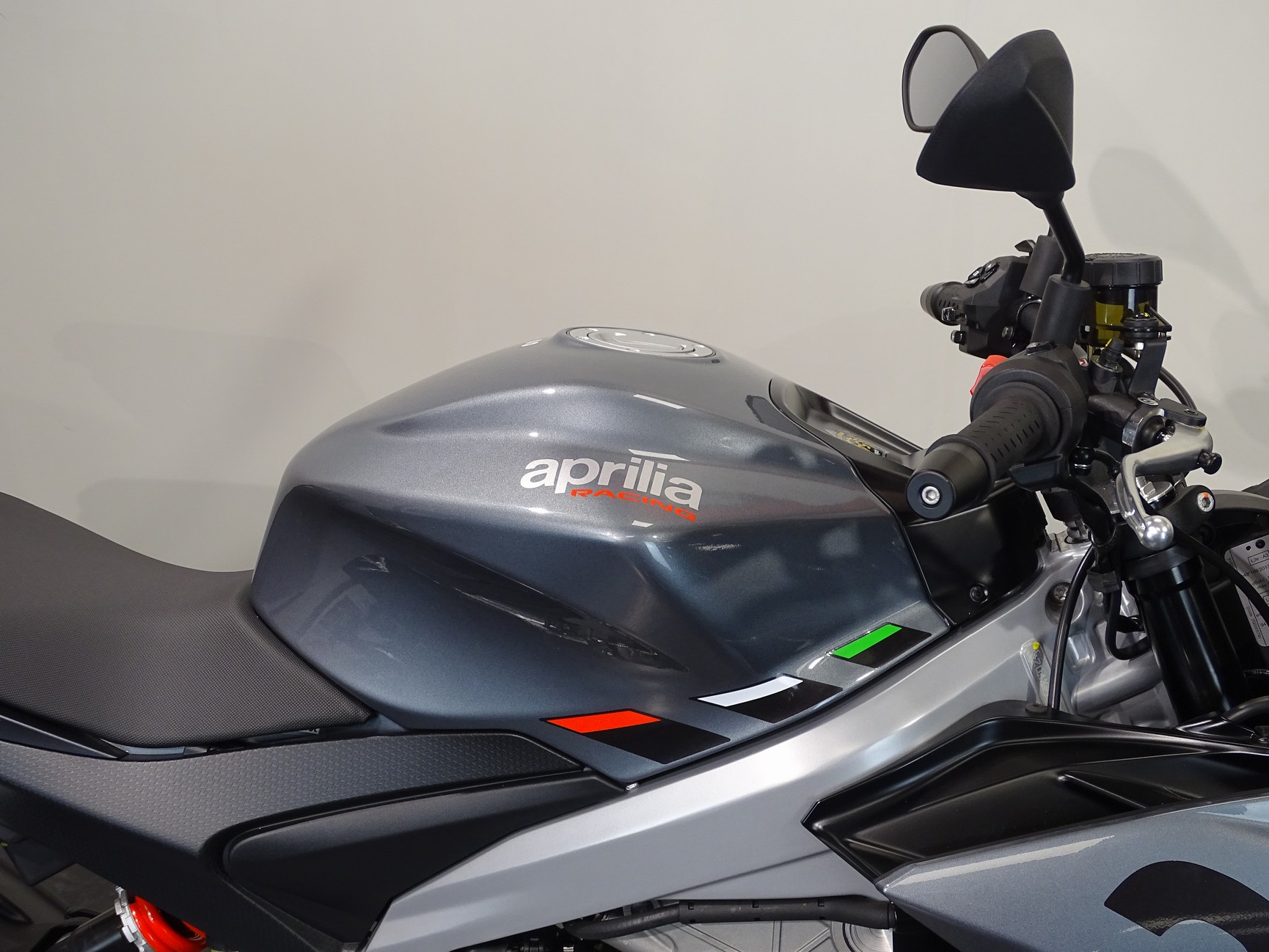 APRILIA TUONO 660