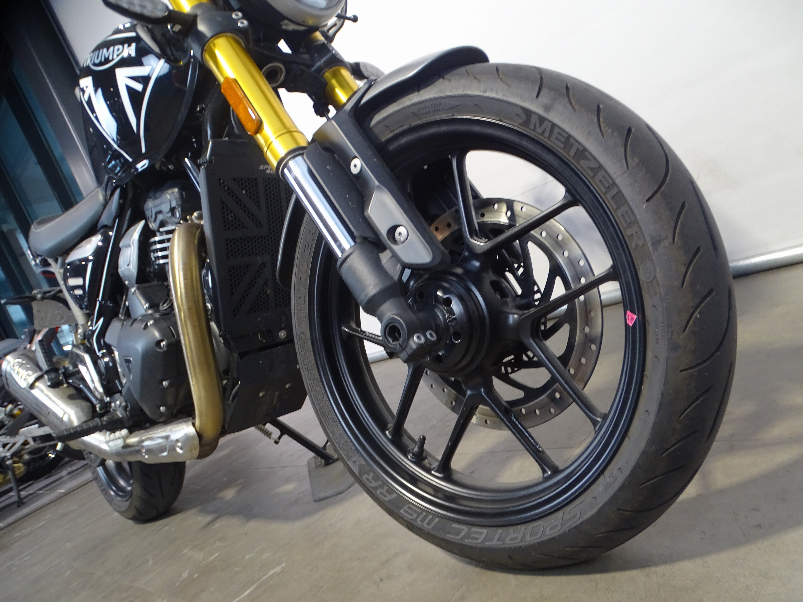 TRIUMPH SPEED 400