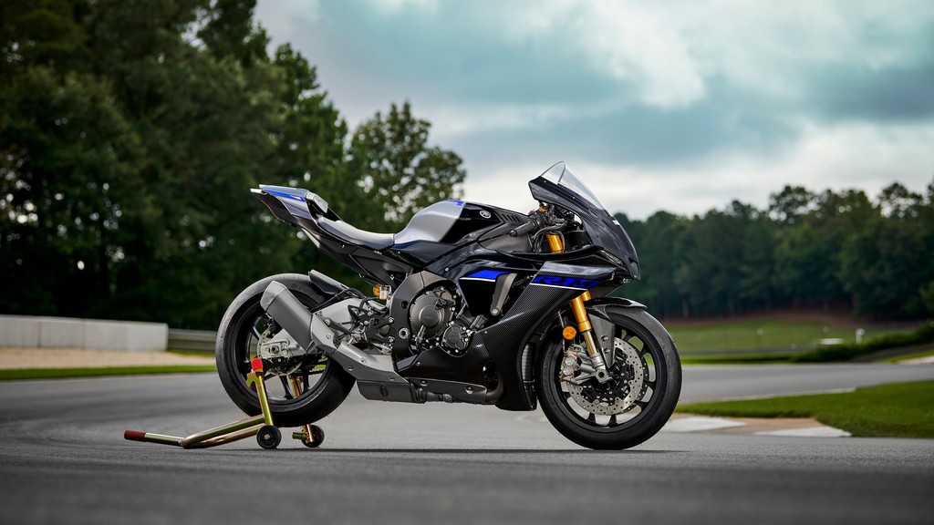 YAMAHA YZF-R1M