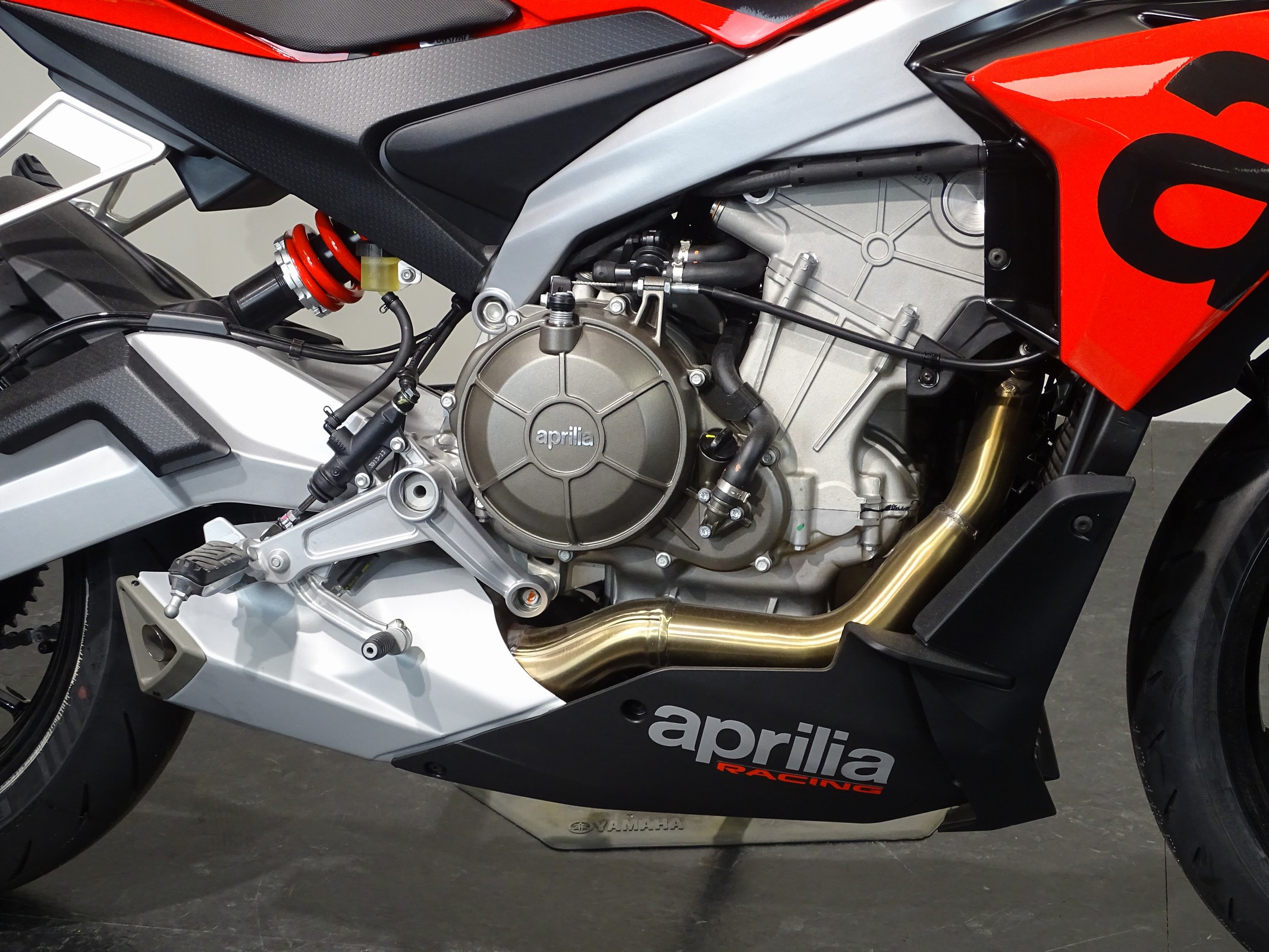 APRILIA TUONO 660