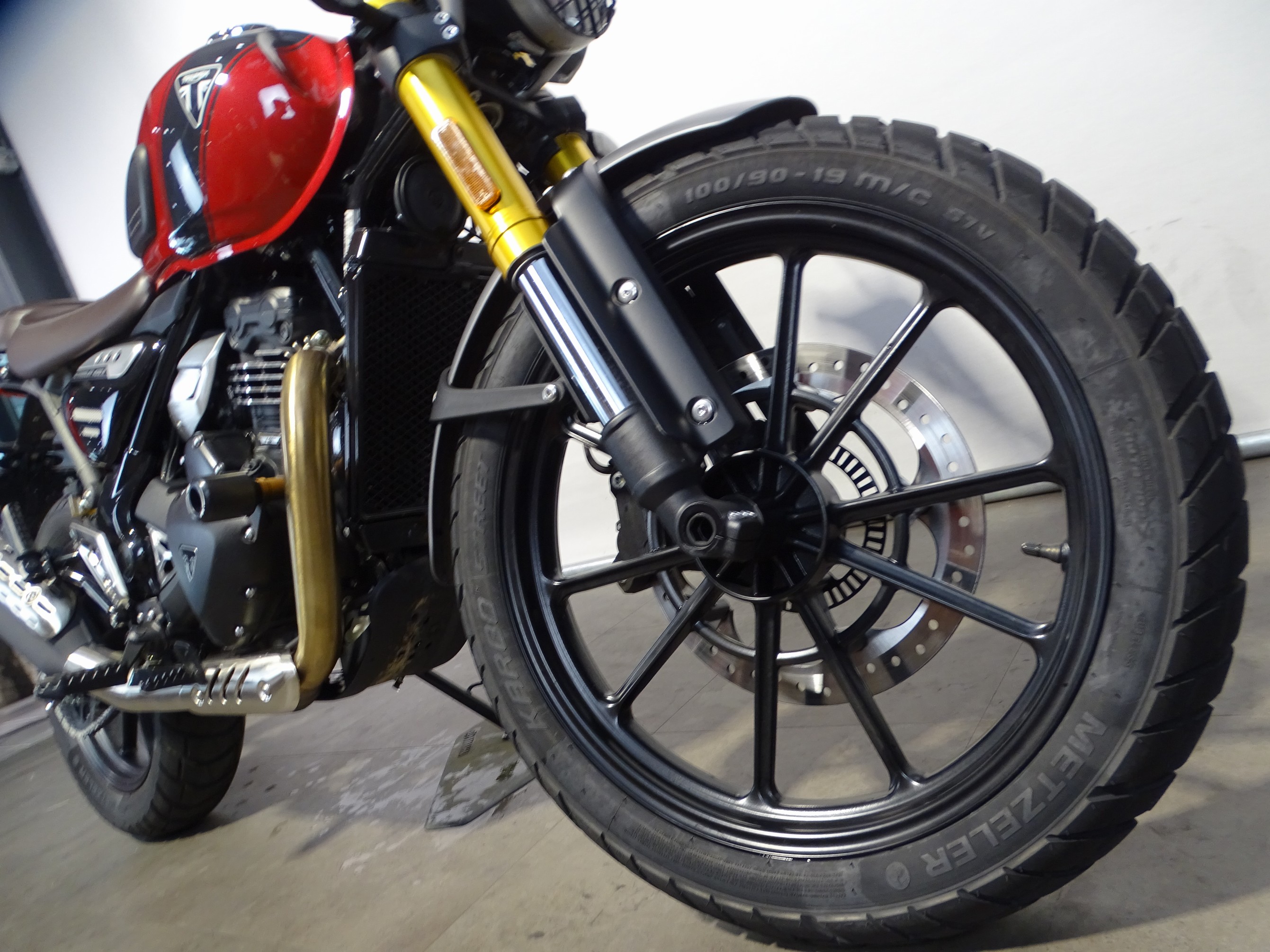 TRIUMPH SCRAMBLER 400 X