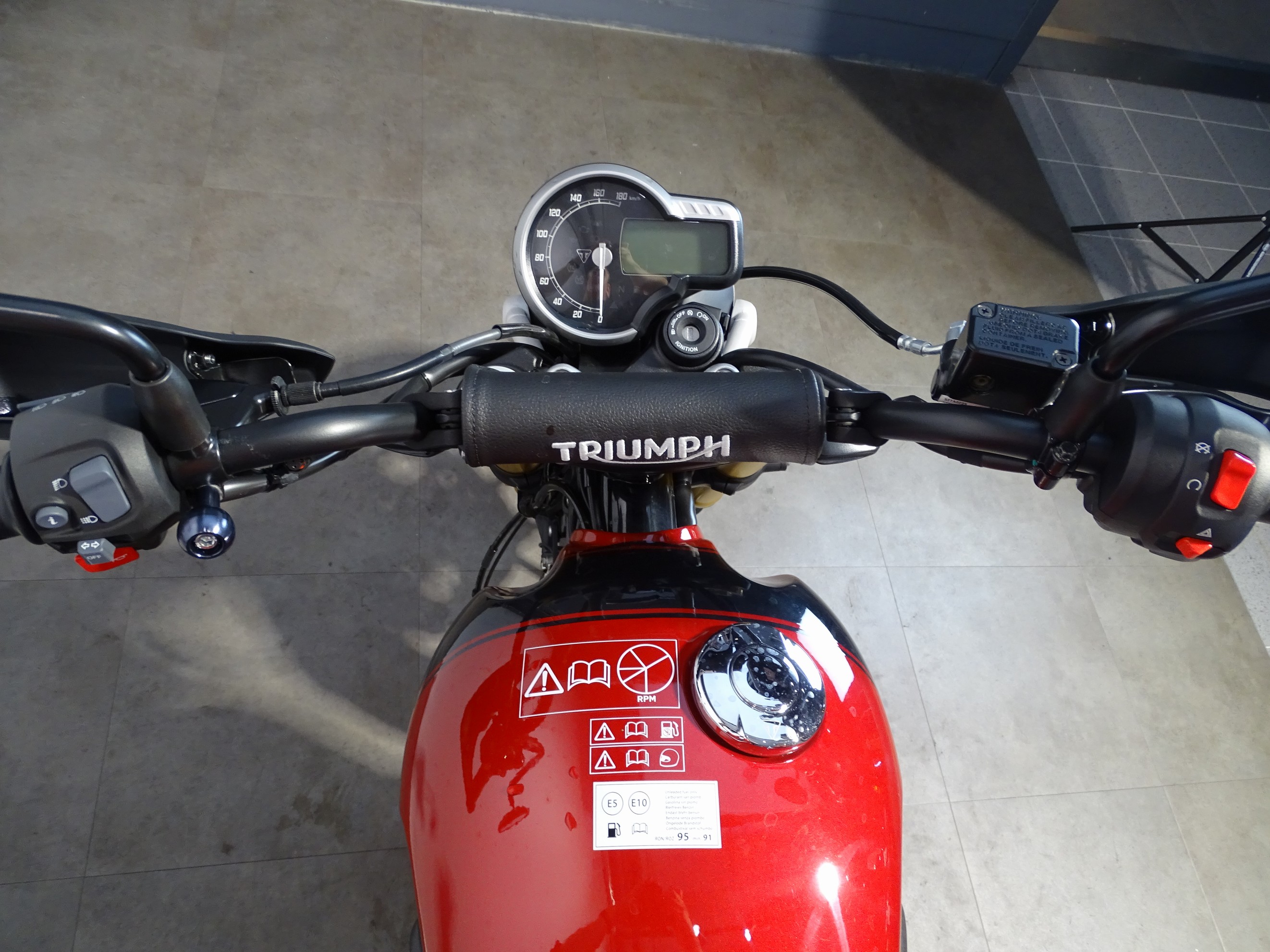 TRIUMPH SCRAMBLER 400 X