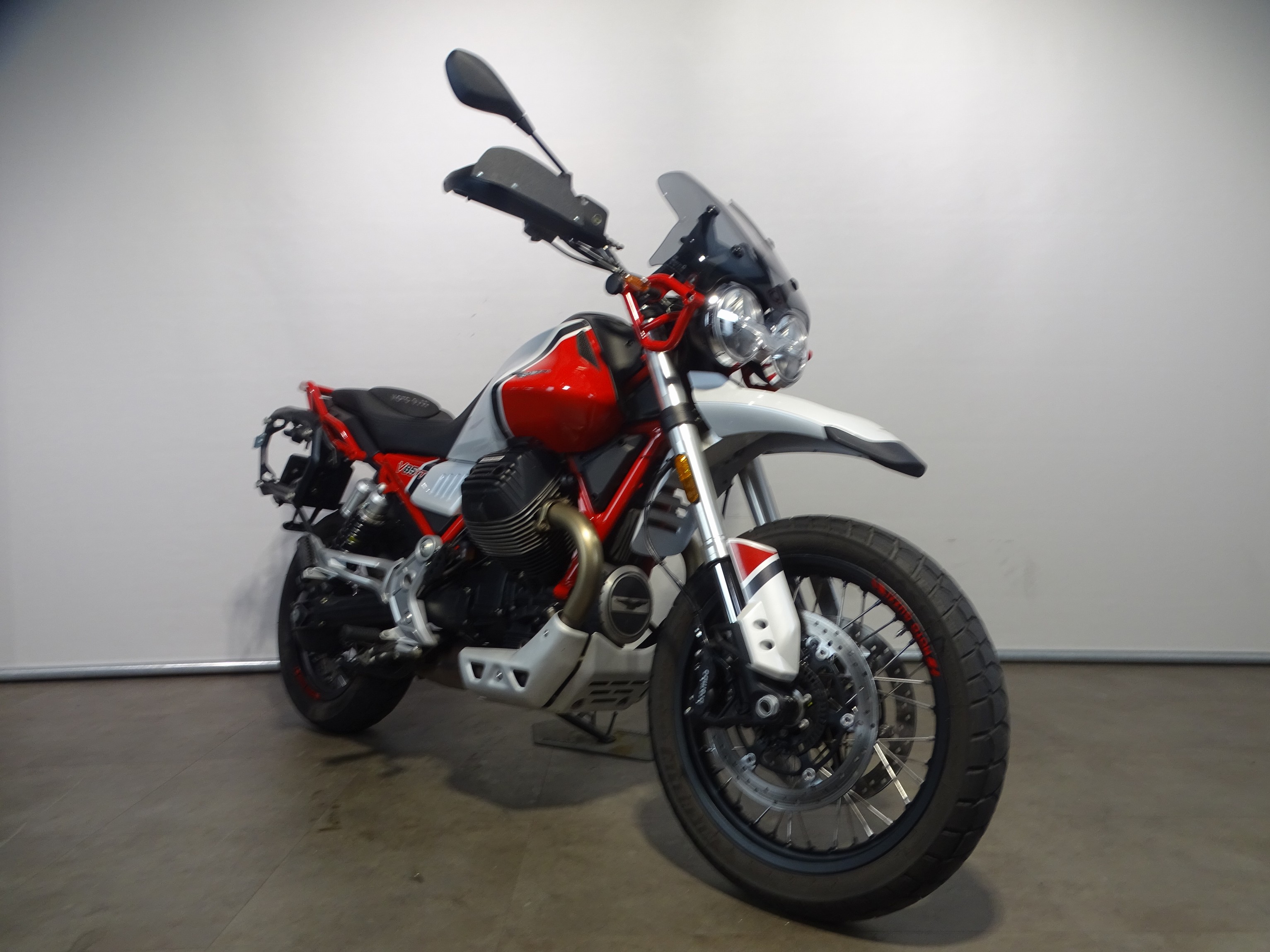 MOTO GUZZI V 85 TT