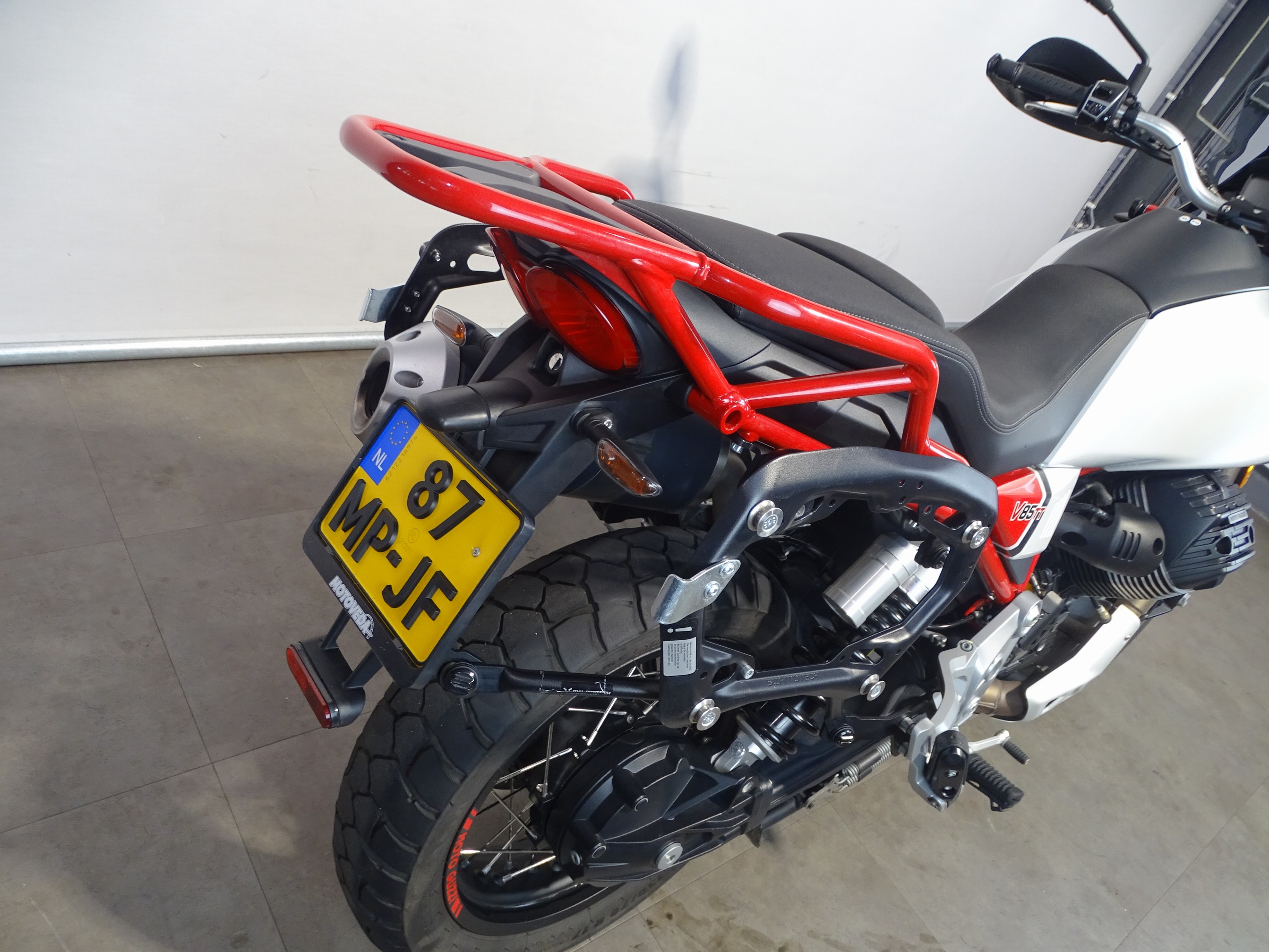 MOTO GUZZI V 85 TT