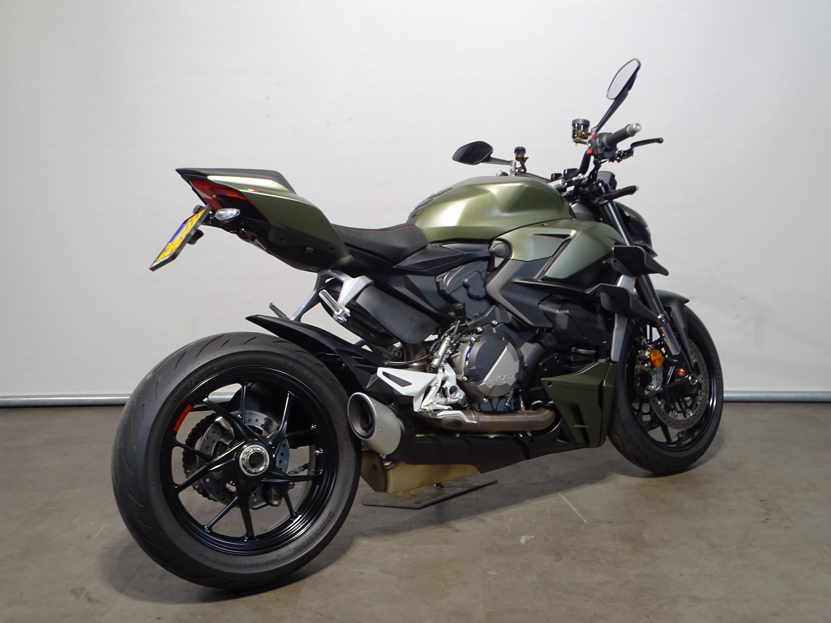 DUCATI STREETFIGHTER V2
