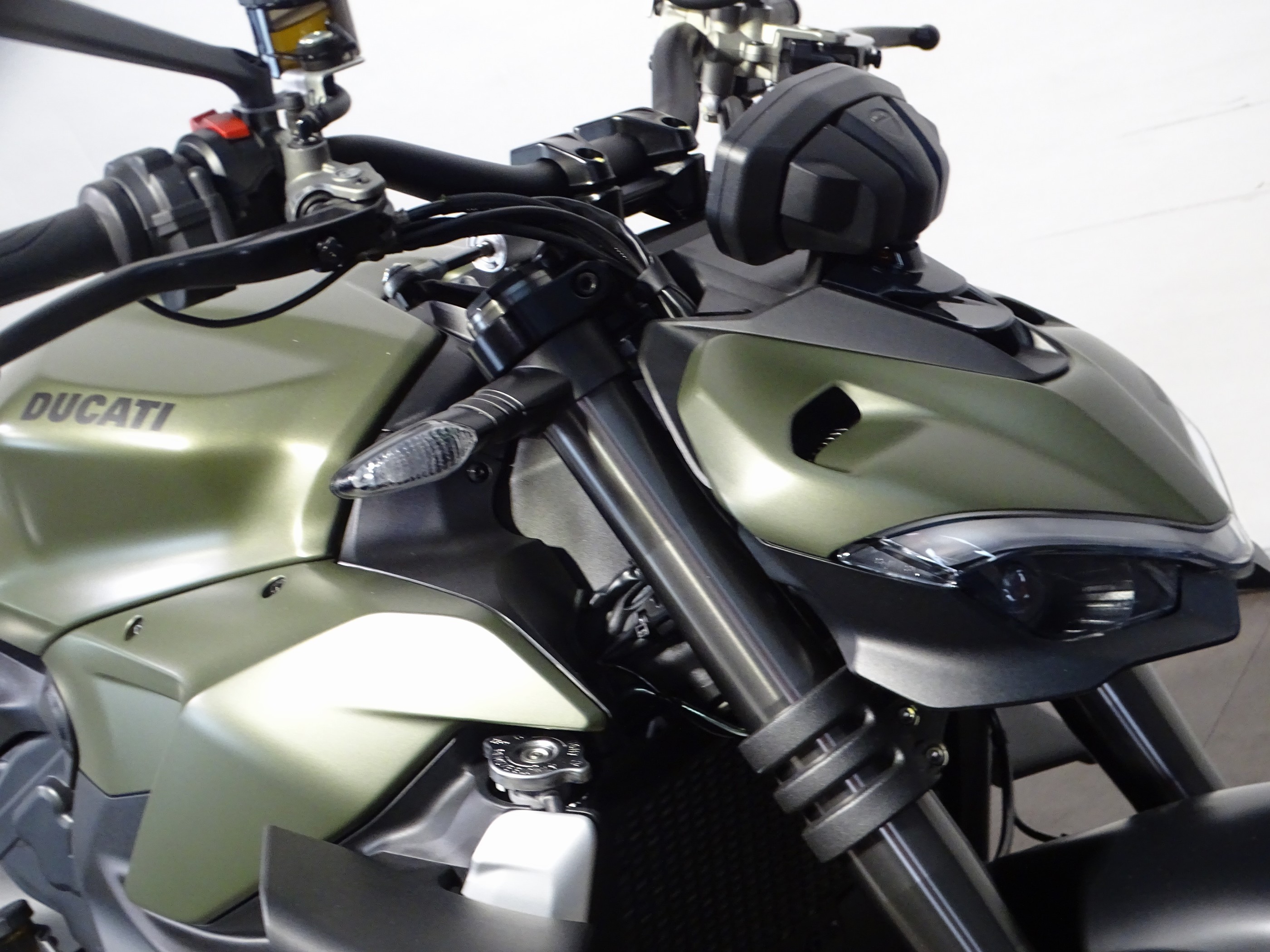 DUCATI STREETFIGHTER V2