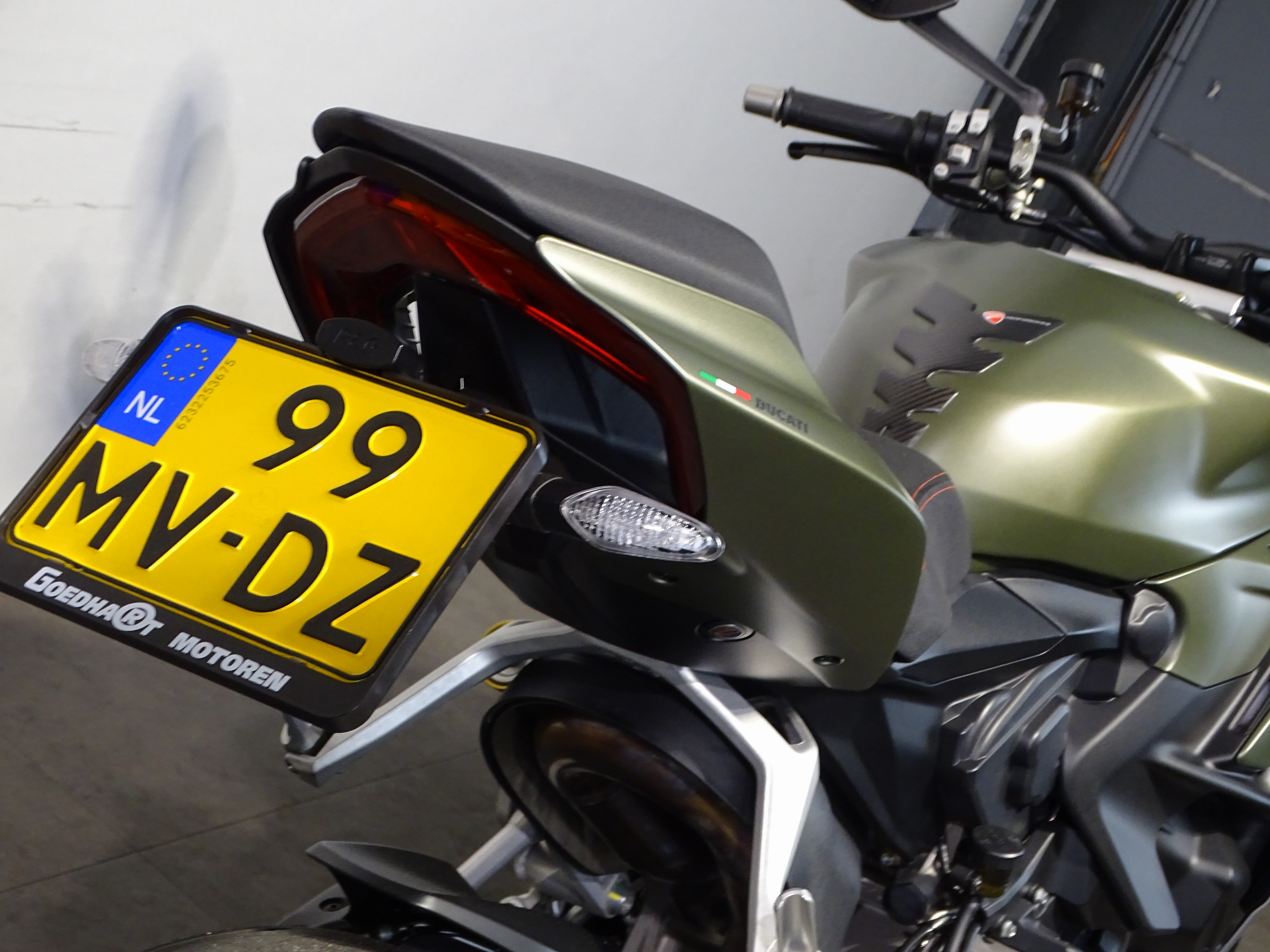 DUCATI STREETFIGHTER V2