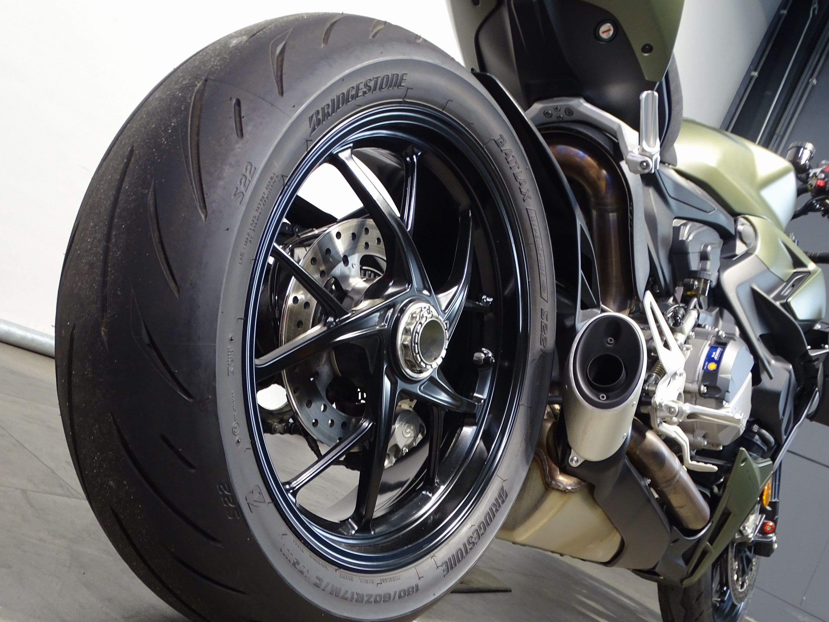 DUCATI STREETFIGHTER V2