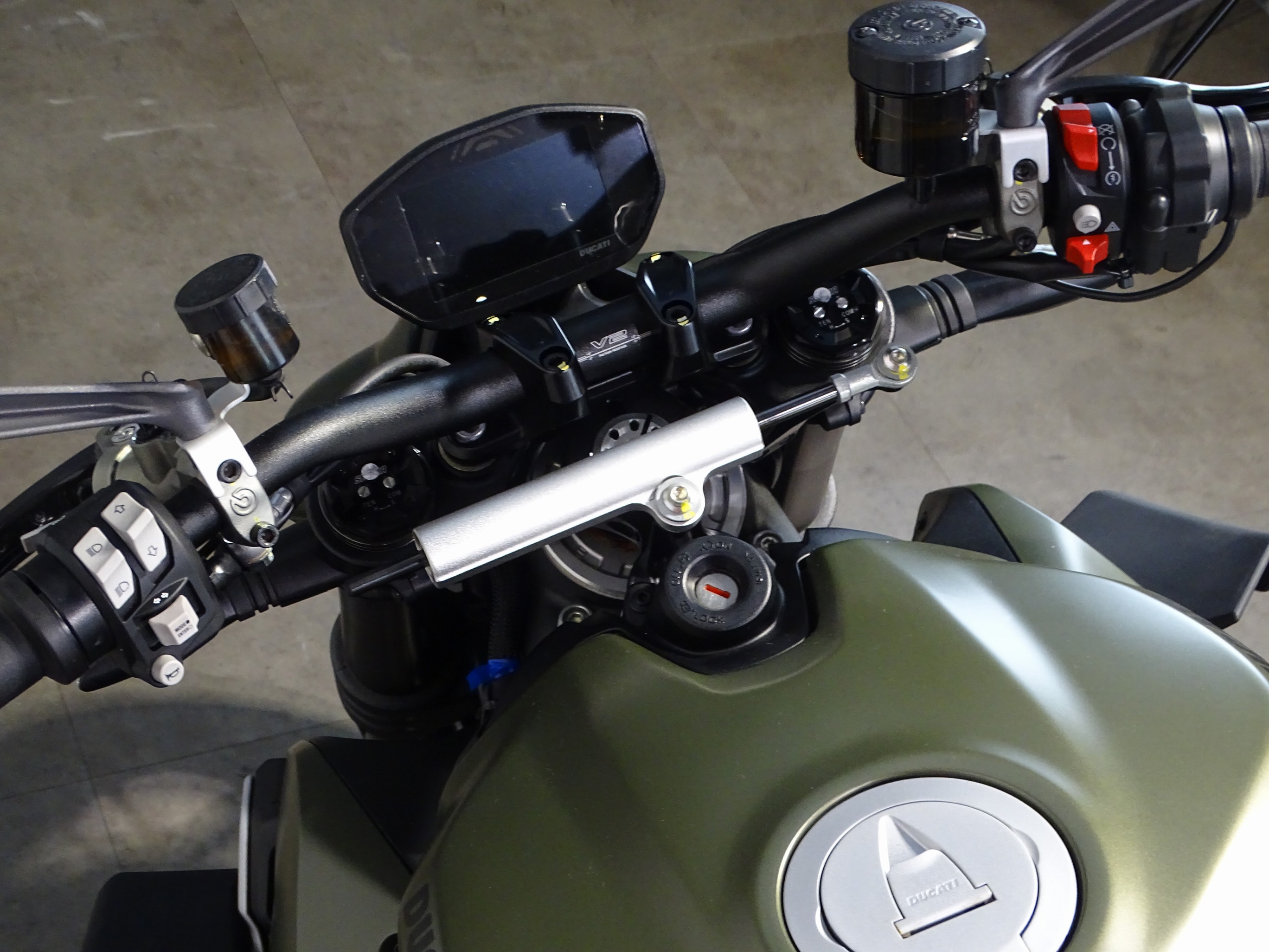 DUCATI STREETFIGHTER V2