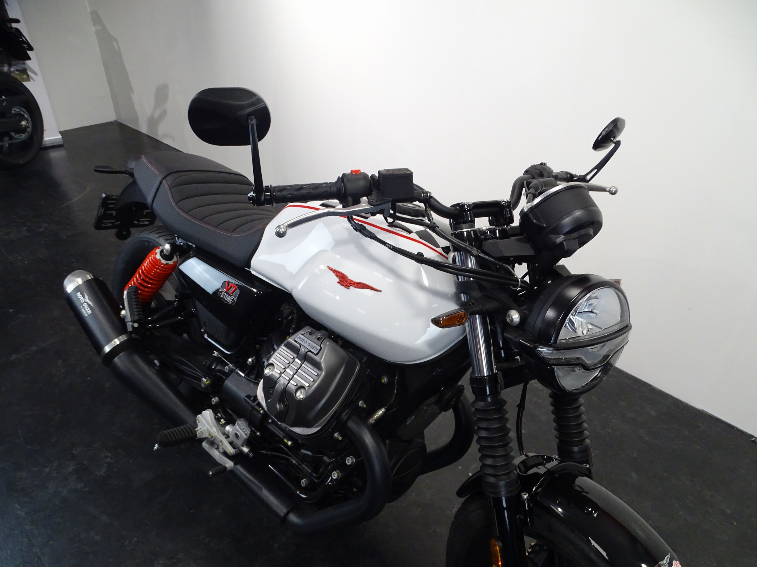 MOTO GUZZI V 7 STONE TEN