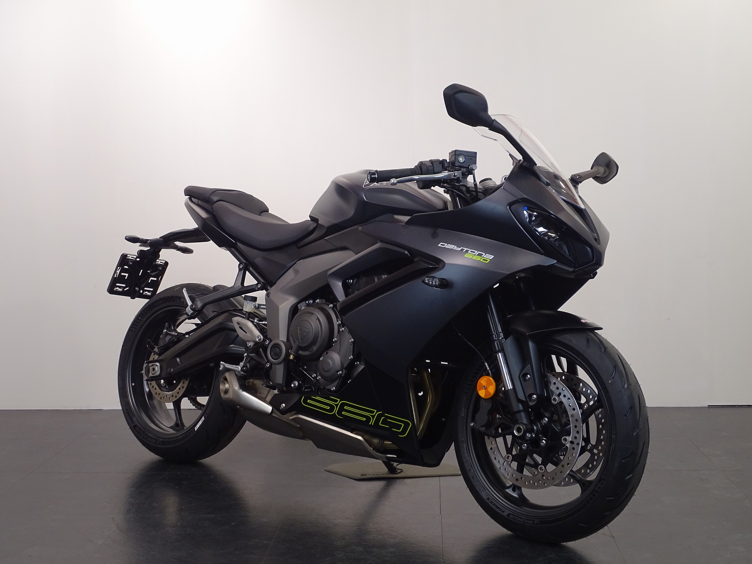 TRIUMPH DAYTONA 660