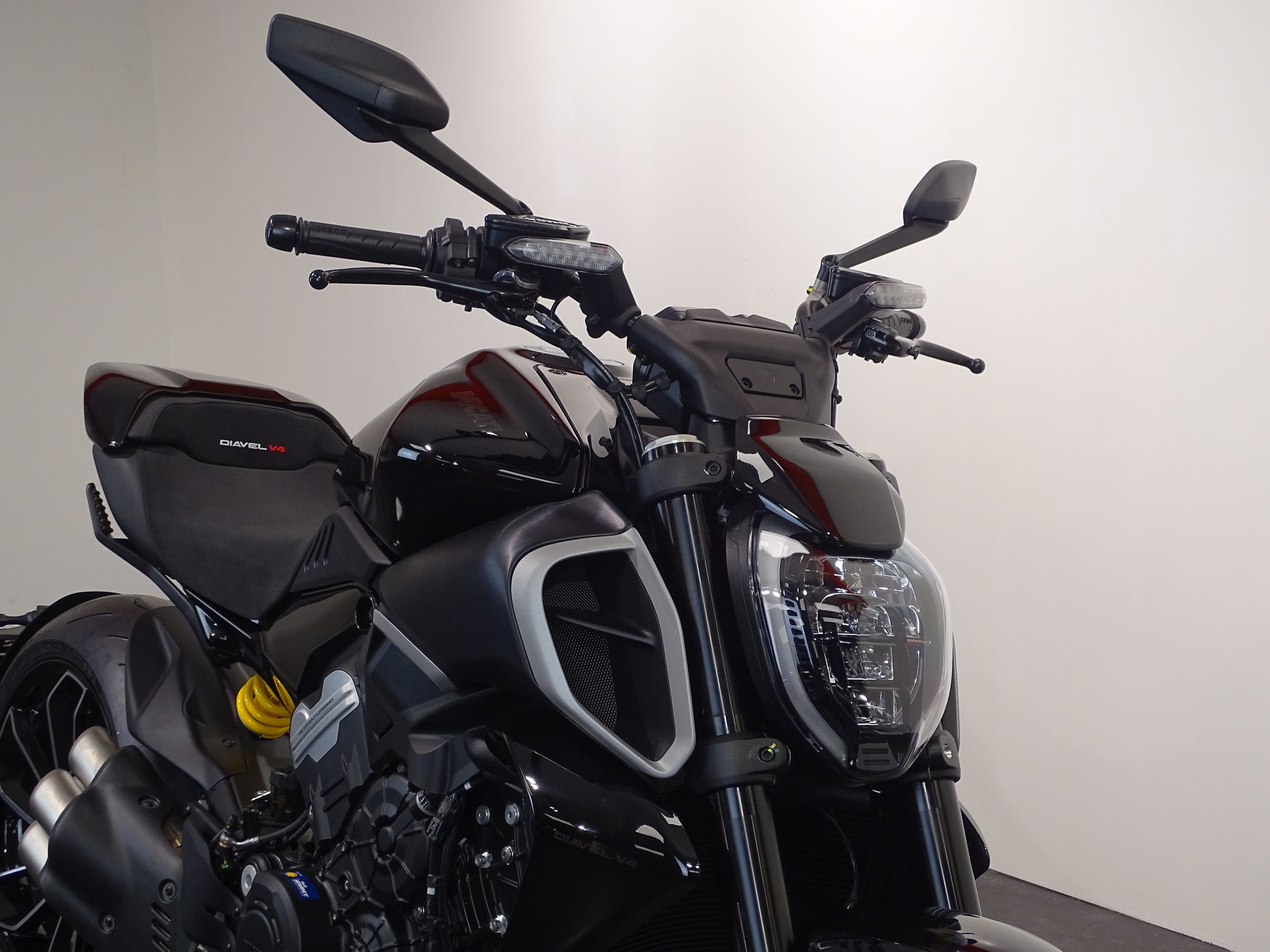 DUCATI DIAVEL V4