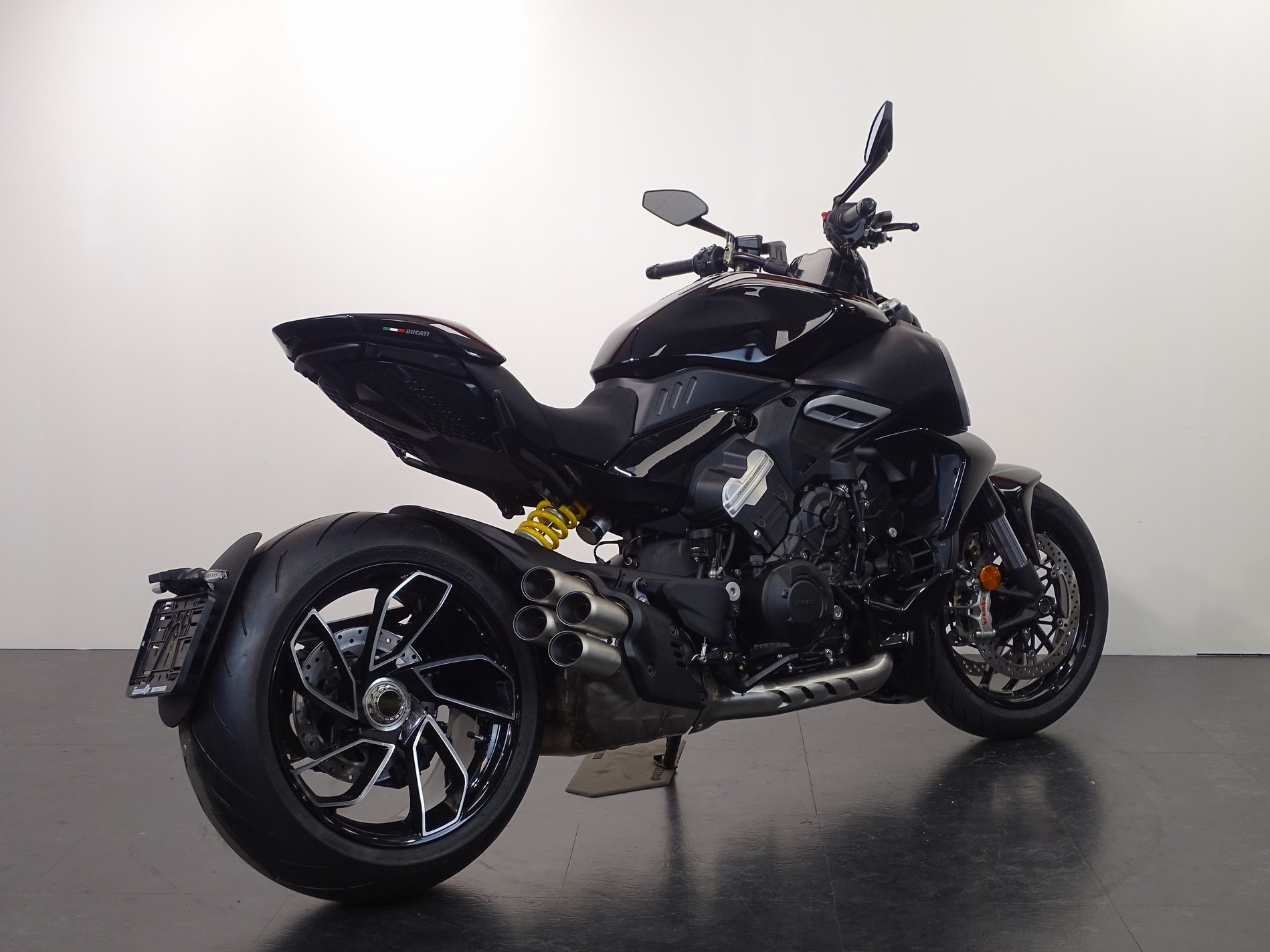 DUCATI DIAVEL V4