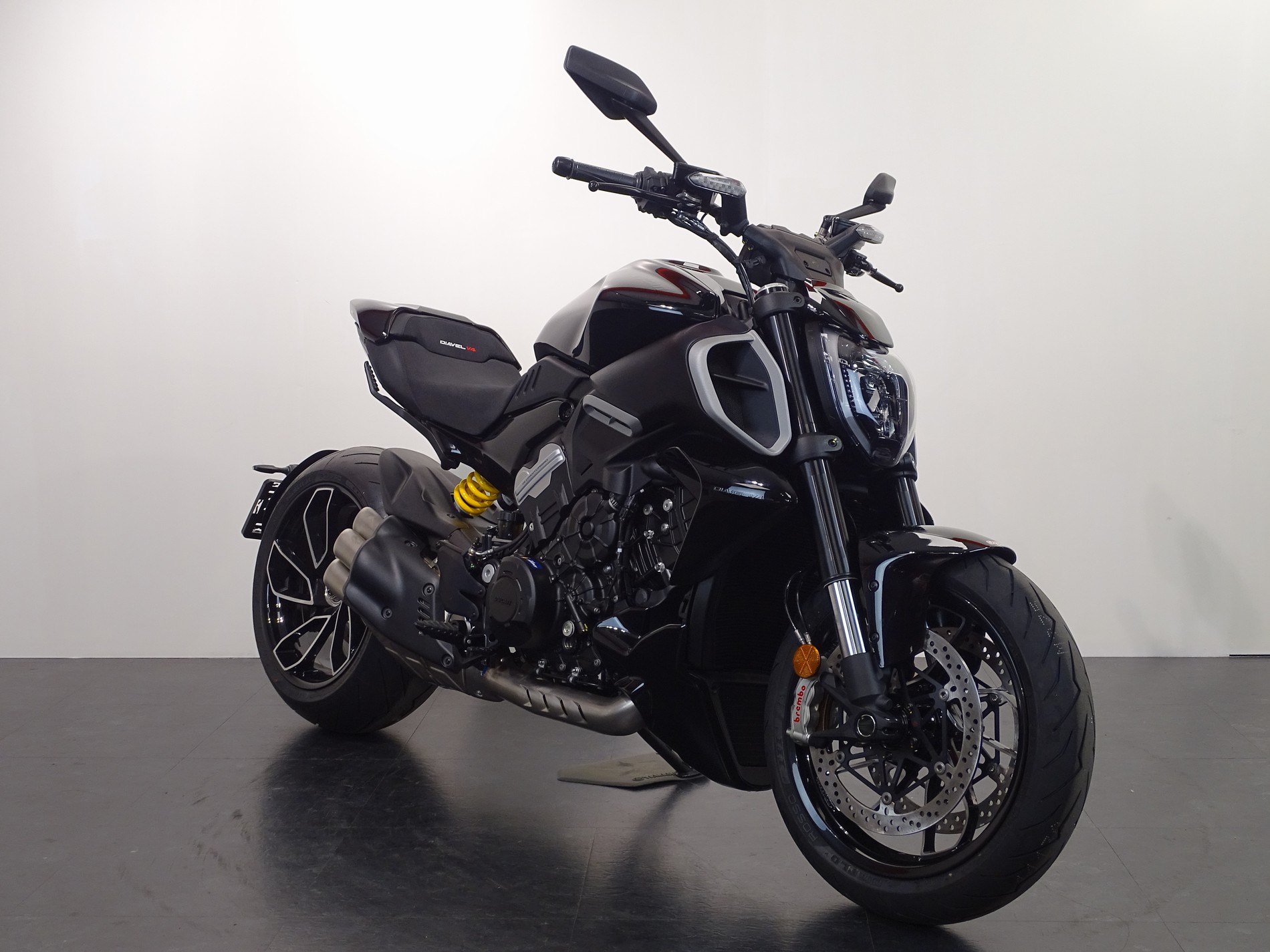 DUCATI DIAVEL V4