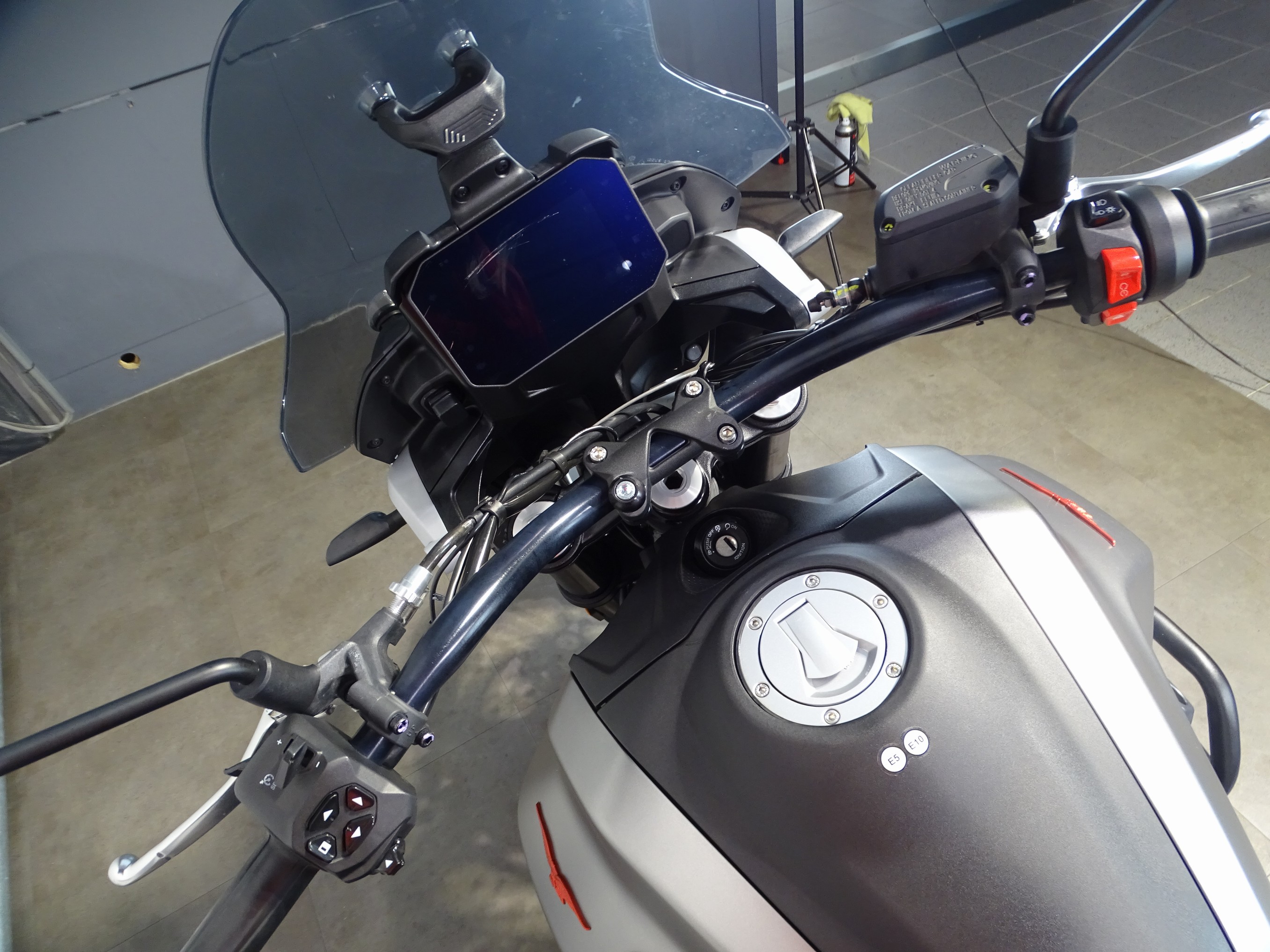 MOTO GUZZI V 85 STRADA