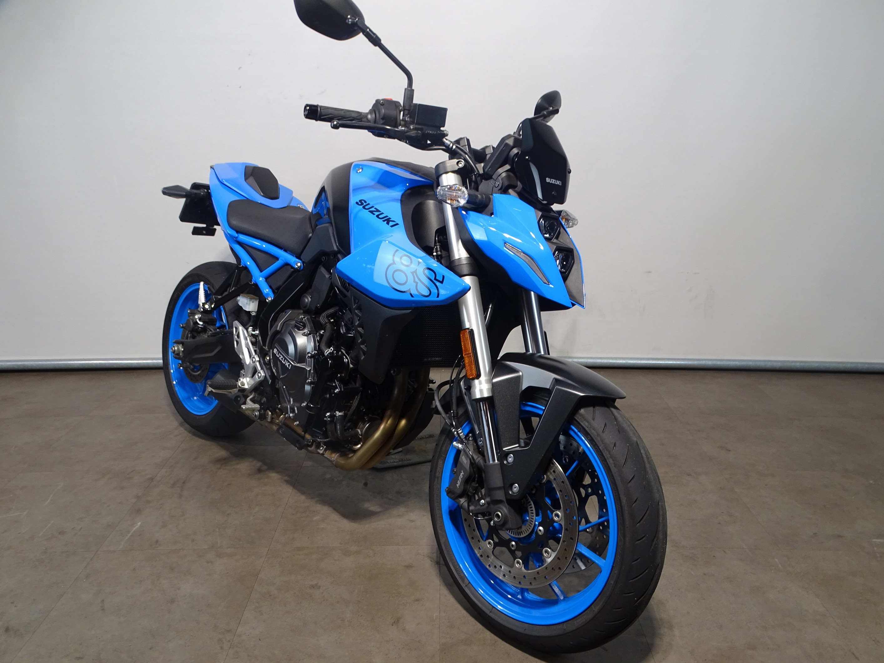 SUZUKI GSX-8S