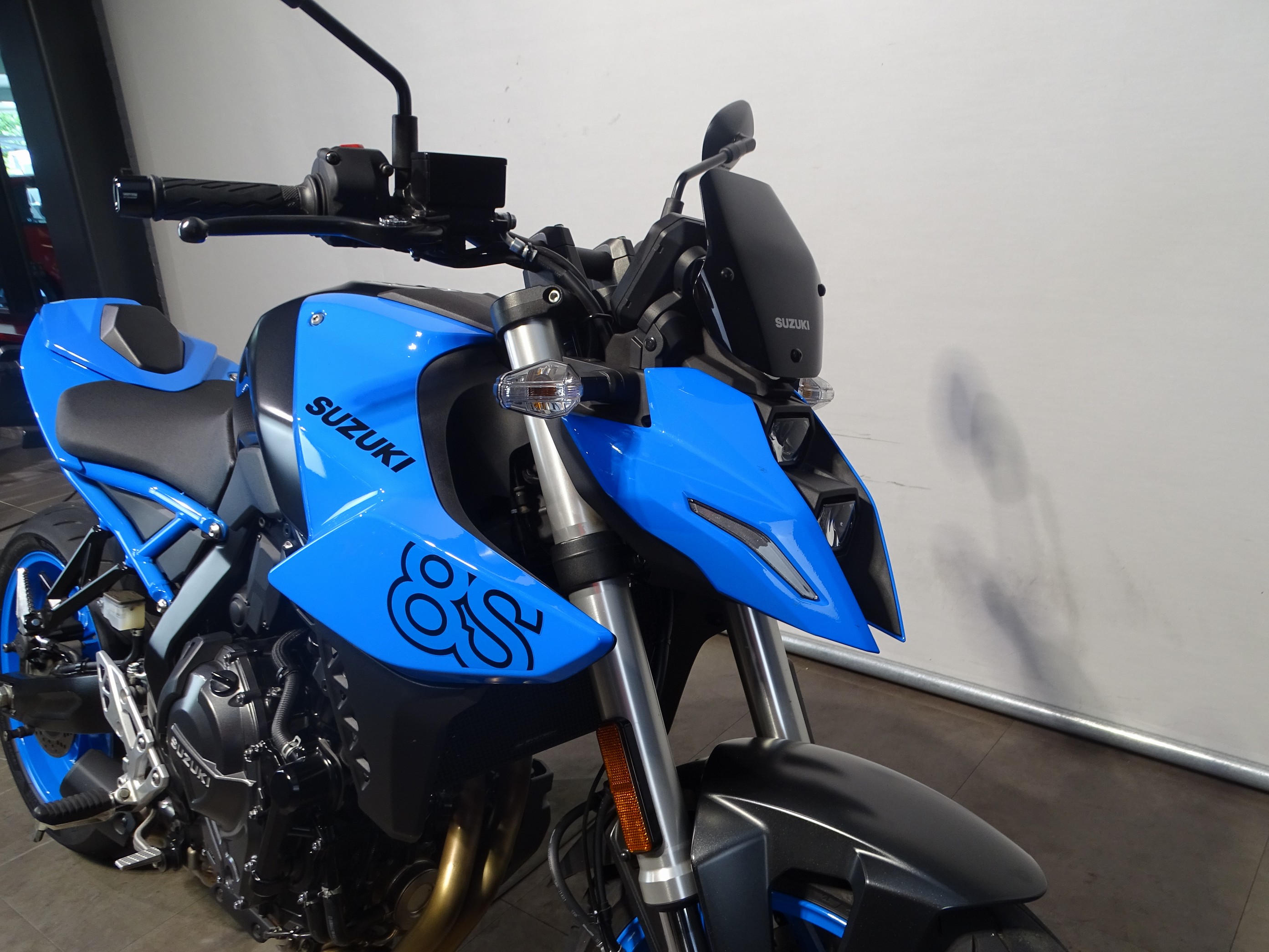 SUZUKI GSX-8S